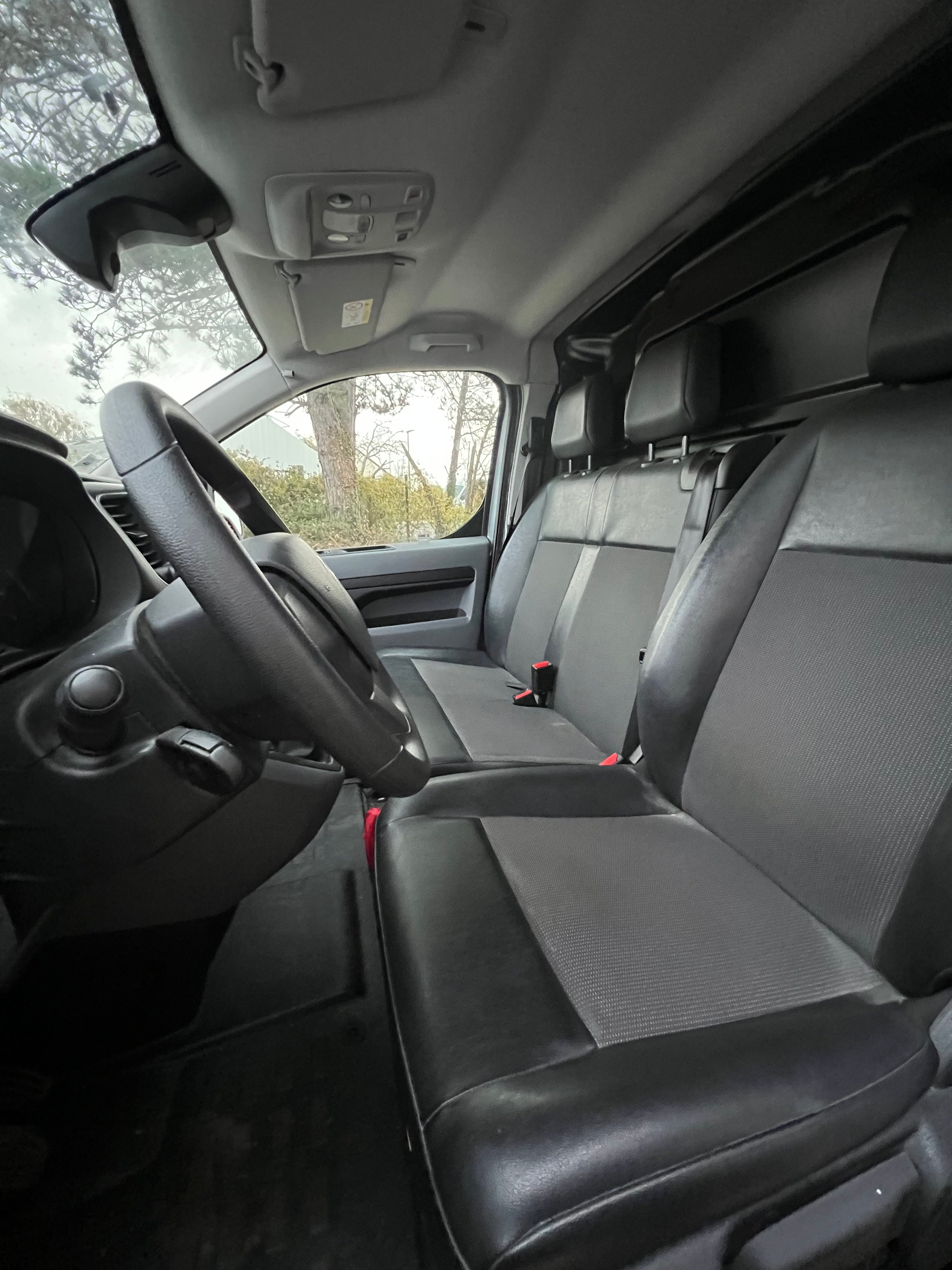 Citroën Jumpy III VUL M 1.5 BlueHDi Fourgon moyen 102 cv Citroën Jumpy III VUL M 1.5 BlueHDi Fourgon moyen 102 cv