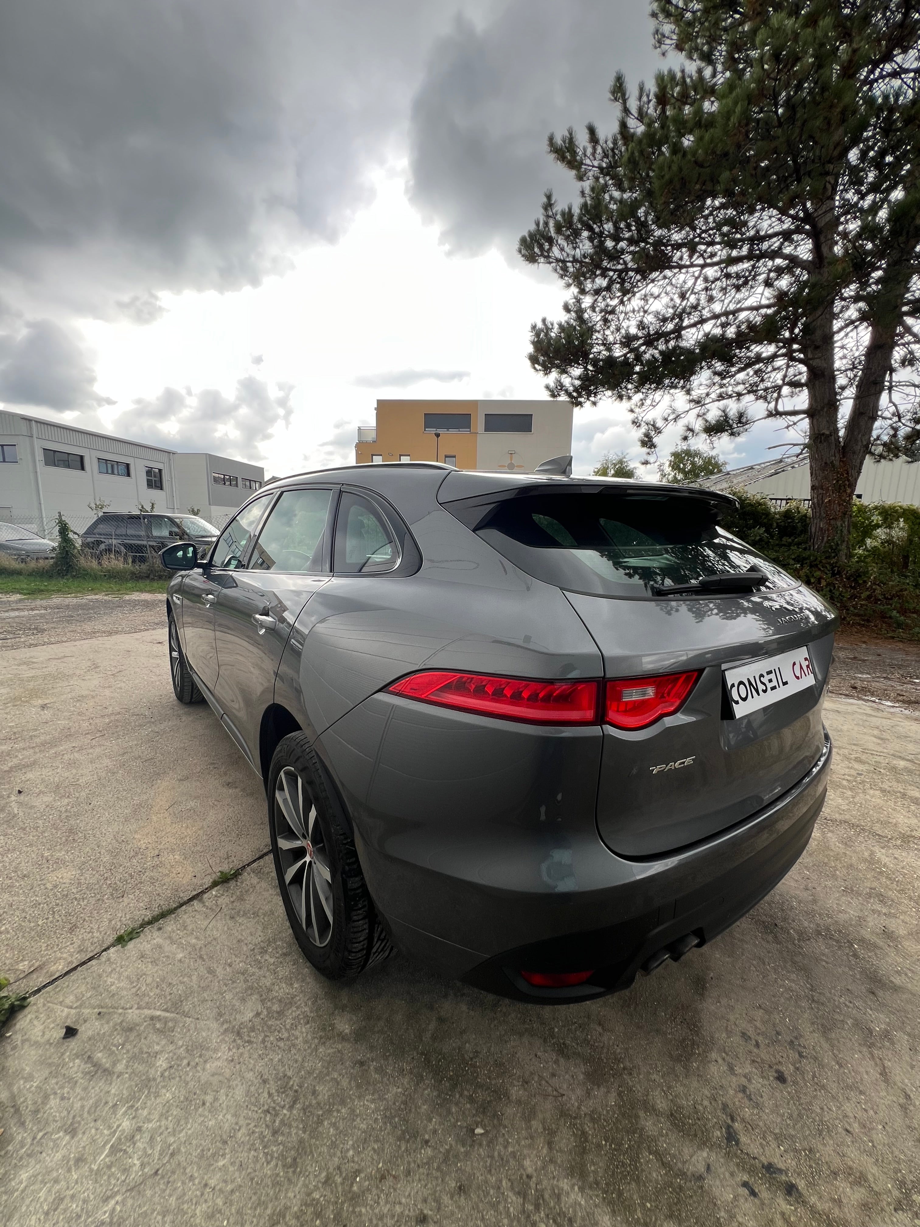 Jaguar F-Pace 2.0 D AWD R Sport 180cv Jaguar F-Pace 2.0 D AWD R Sport 180cv