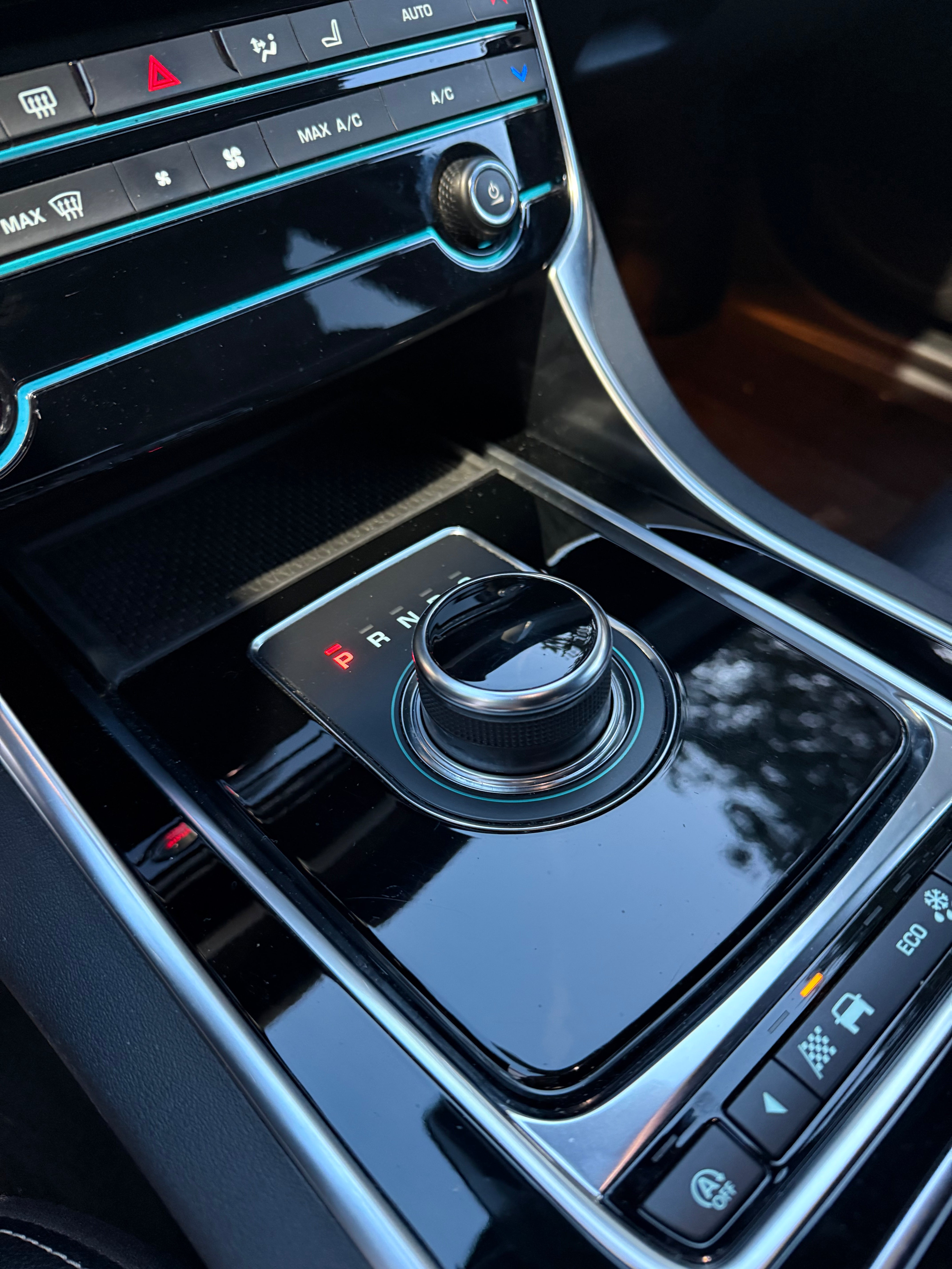 Jaguar XF X260 2.0 D 163 cv Jaguar XF X260 2.0 D 163 cv