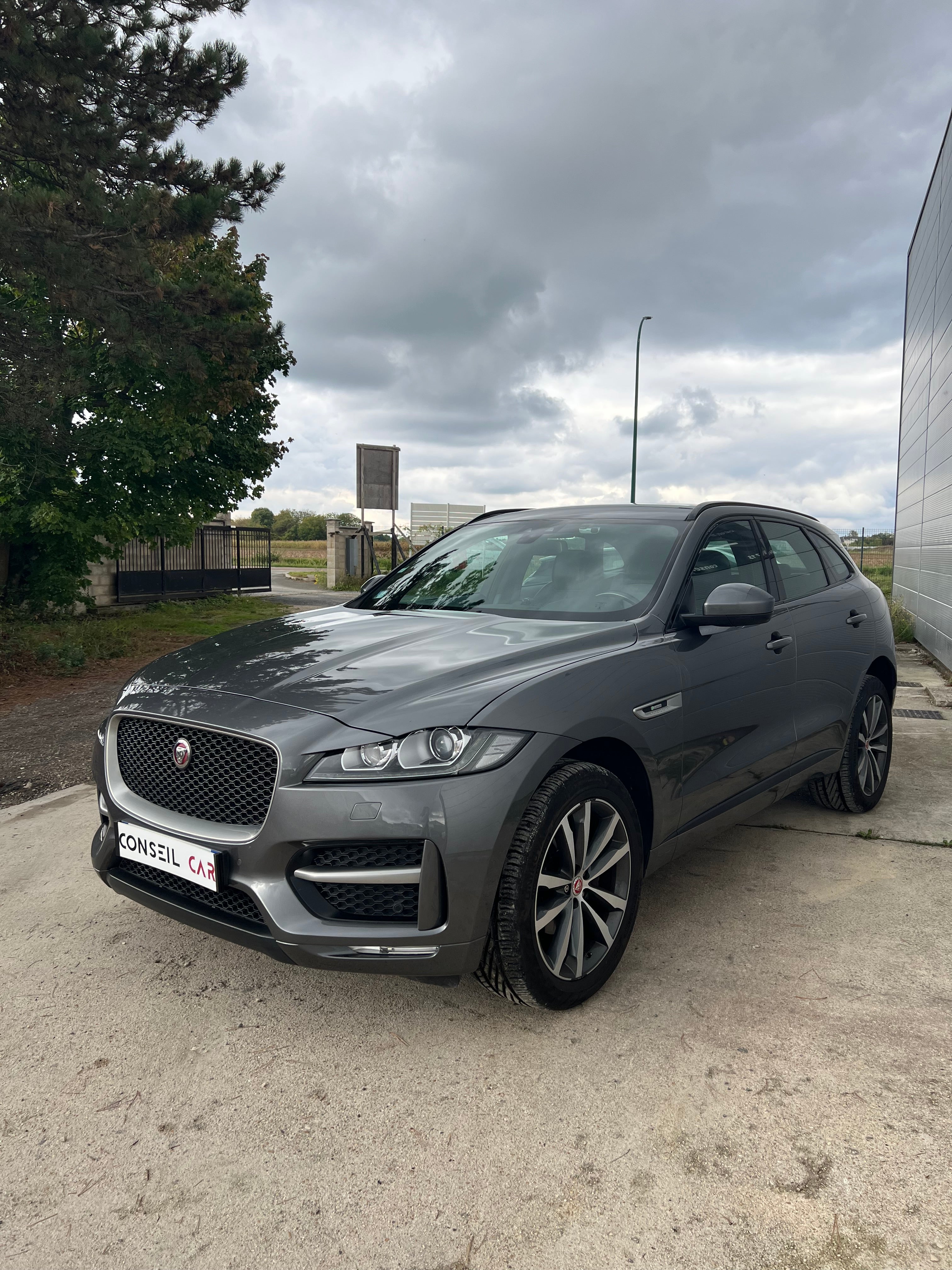 Jaguar F-Pace 2.0 D AWD R Sport 180cv Jaguar F-Pace 2.0 D AWD R Sport 180cv