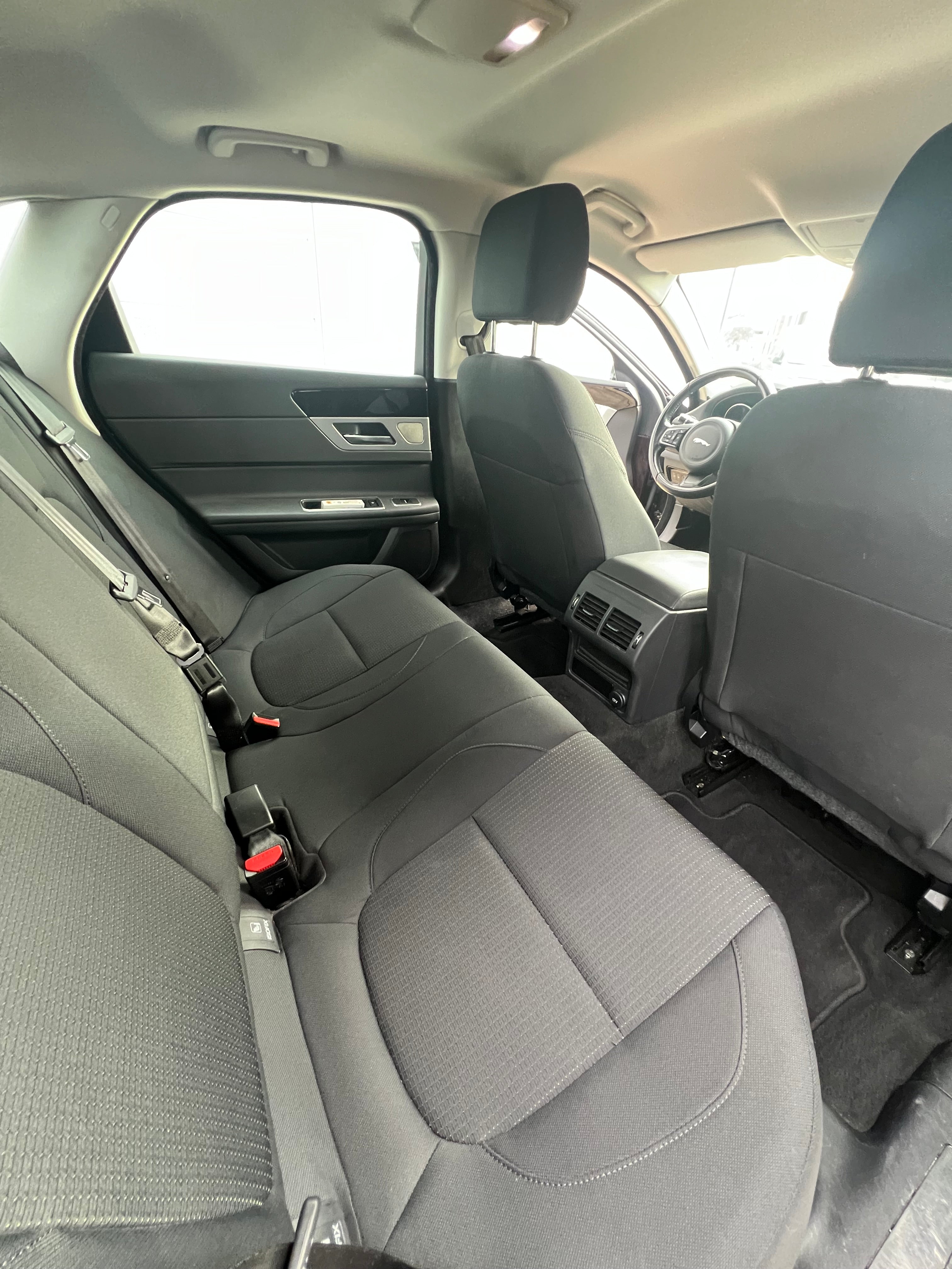 Jaguar XF X260 2.0 D 163 cv Jaguar XF X260 2.0 D 163 cv