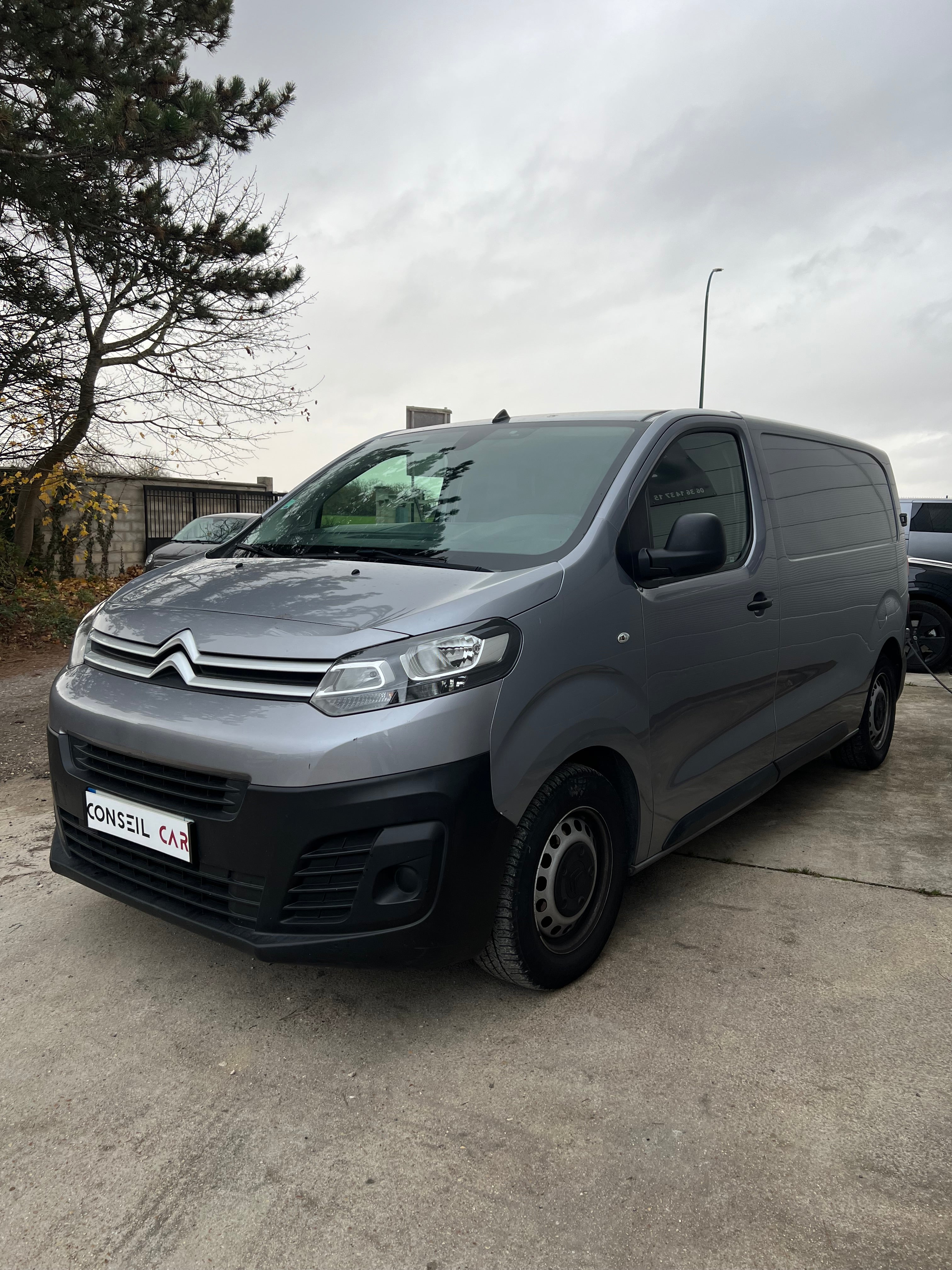 Citroën Jumpy III VUL M 1.5 BlueHDi Fourgon moyen 102 cv Citroën Jumpy III VUL M 1.5 BlueHDi Fourgon moyen 102 cv