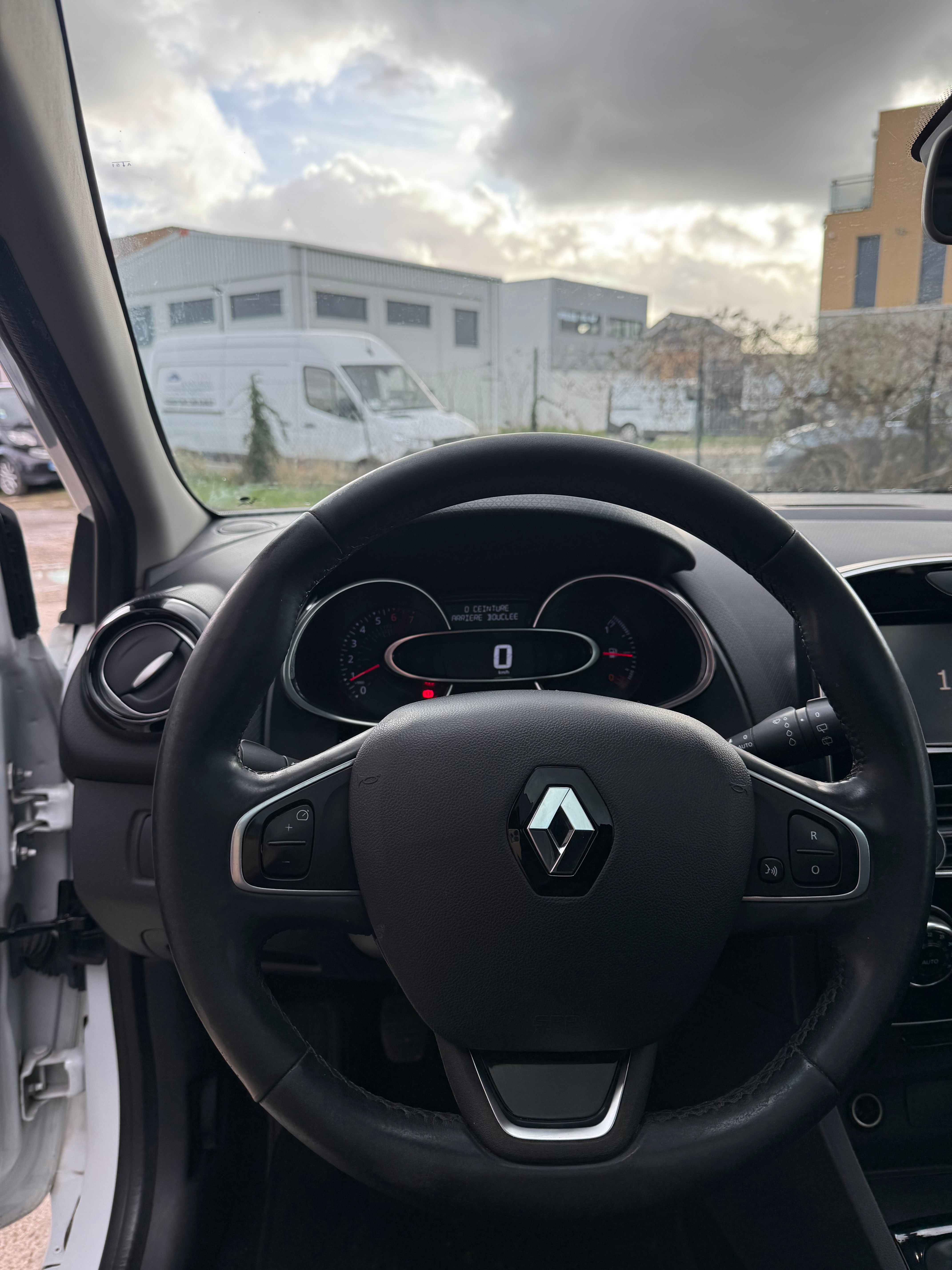 RENAULT Clio IV 1.2 75ch RENAULT Clio IV 1.2 75ch