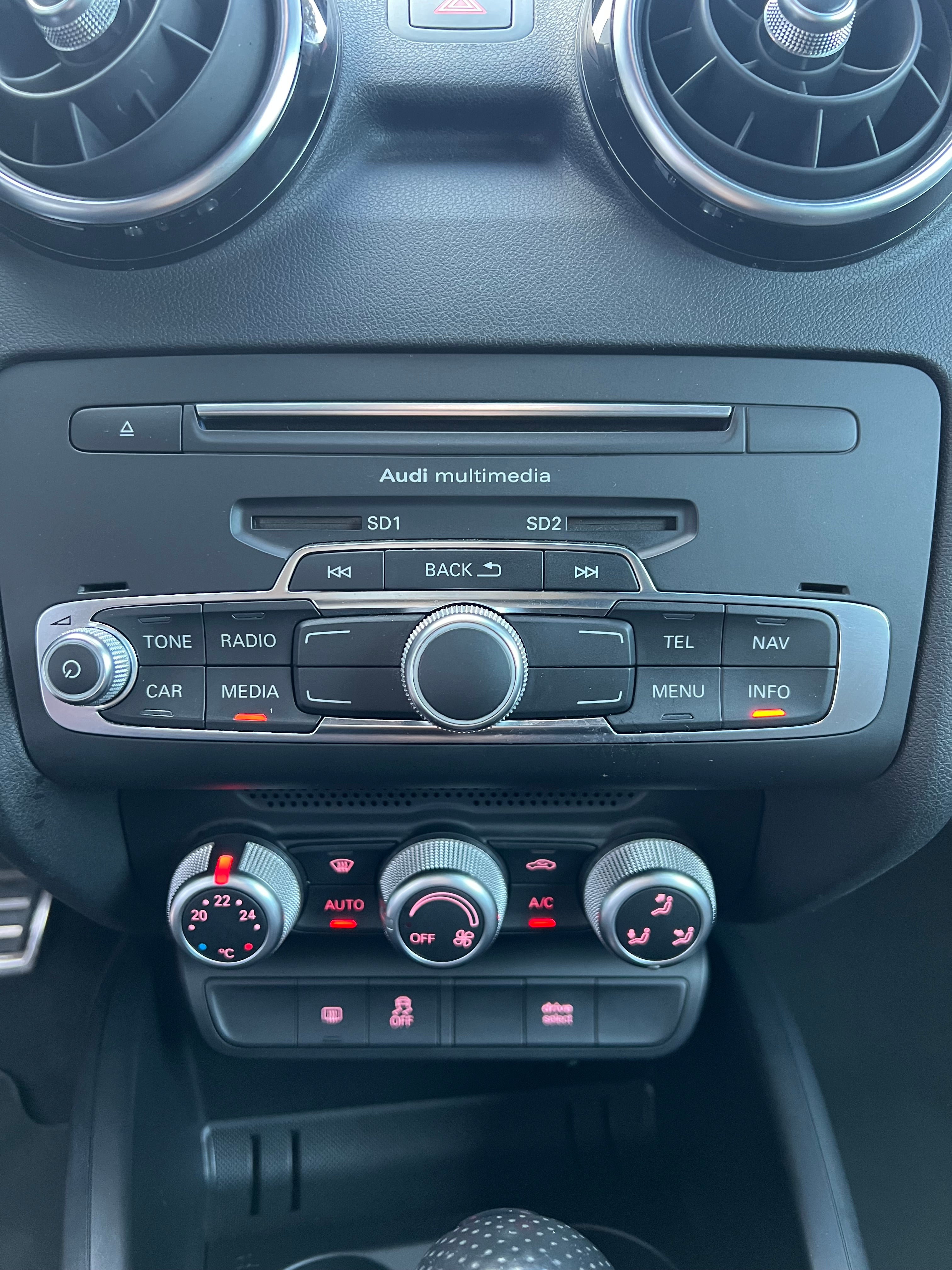 Audi A1 S-Line 1.8 TFSI 192 S-tronic Audi A1 S-Line 1.8 TFSI 192 S-tronic