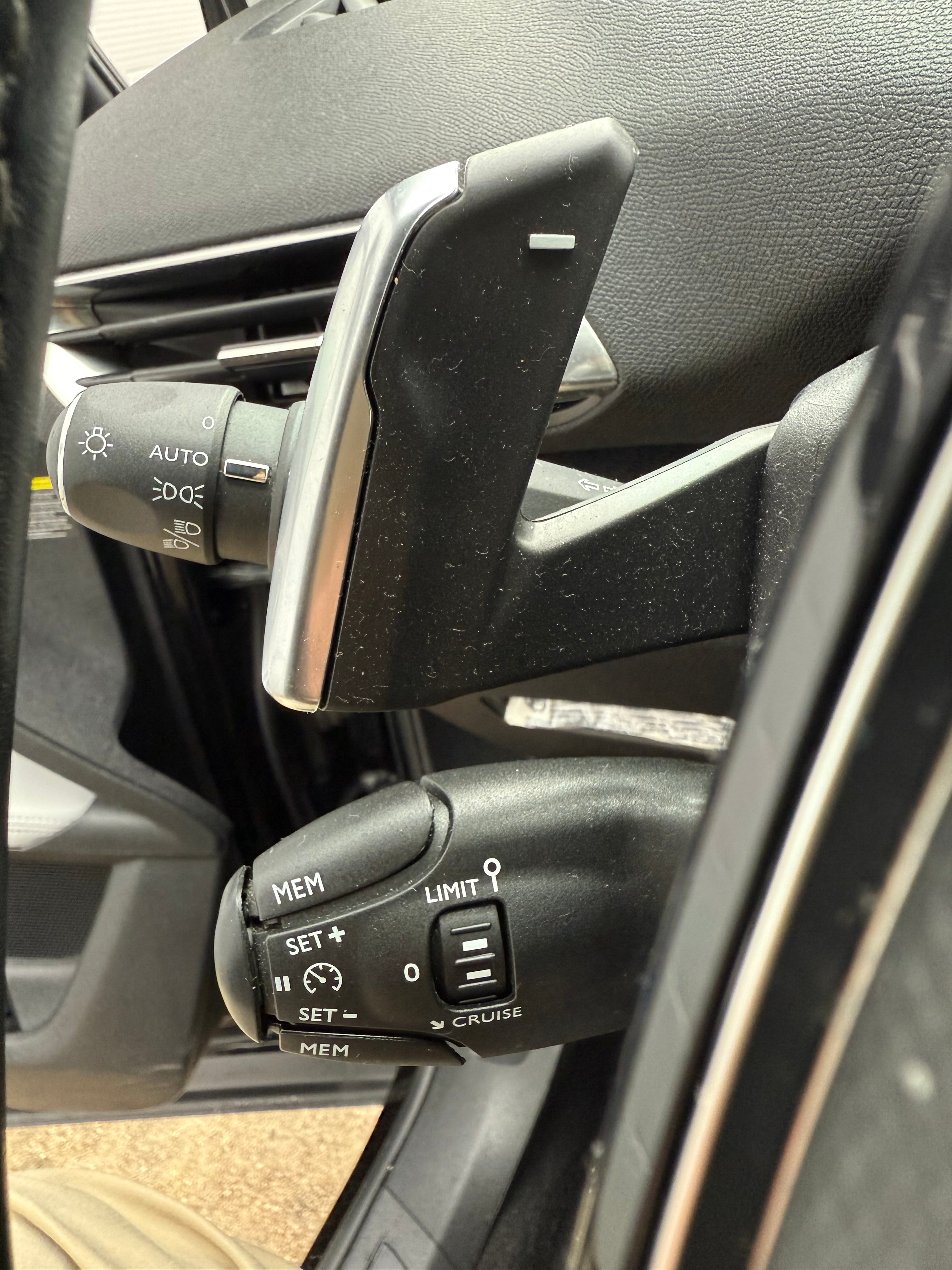 Peugeot 5008 1.5 BlueHdi 130 Allure Business Peugeot 5008 1.5 BlueHdi 130 Allure Business