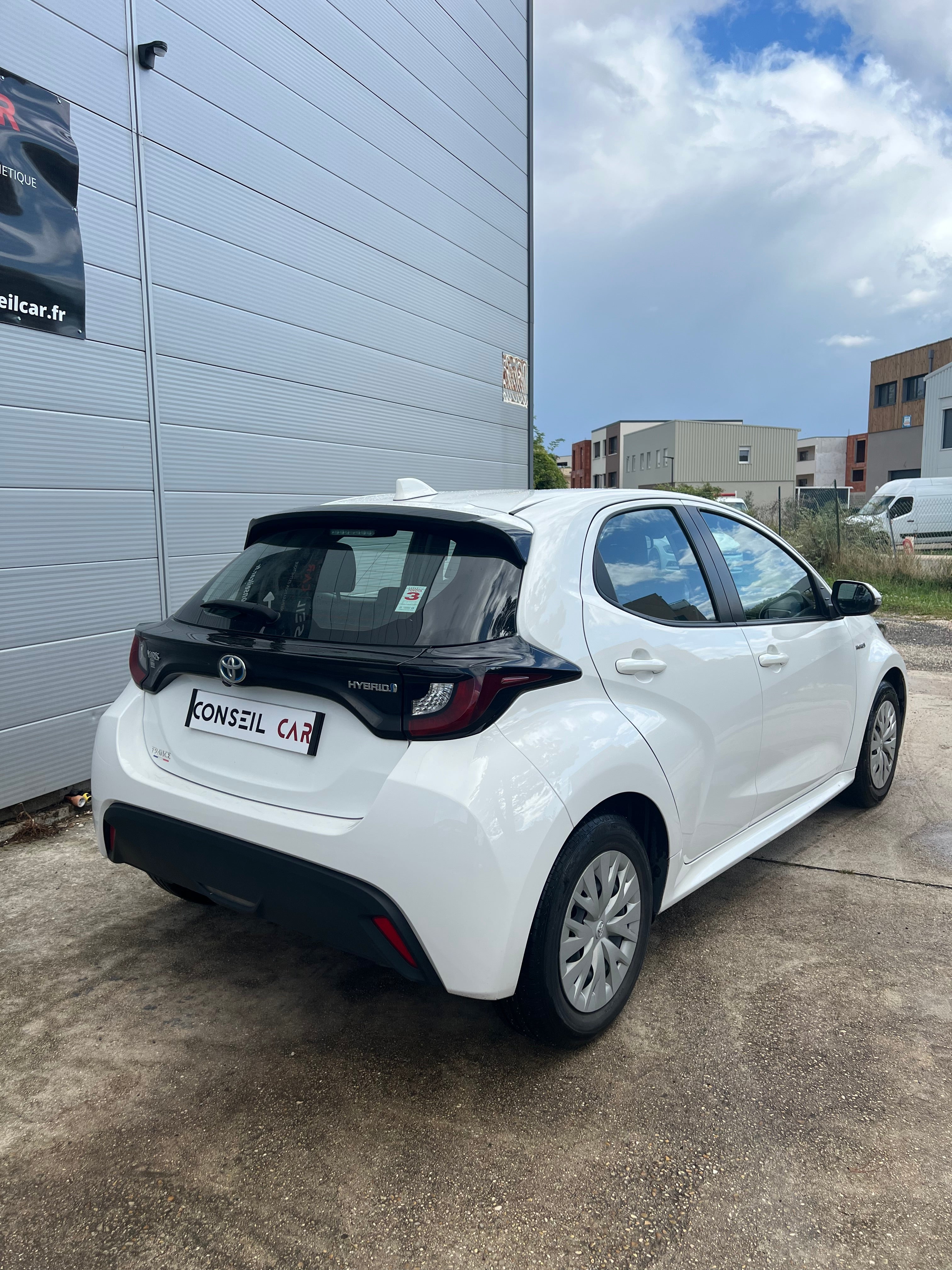 TOYOTA Yaris 1.5 116H Hybride TOYOTA Yaris 1.5 116H Hybride