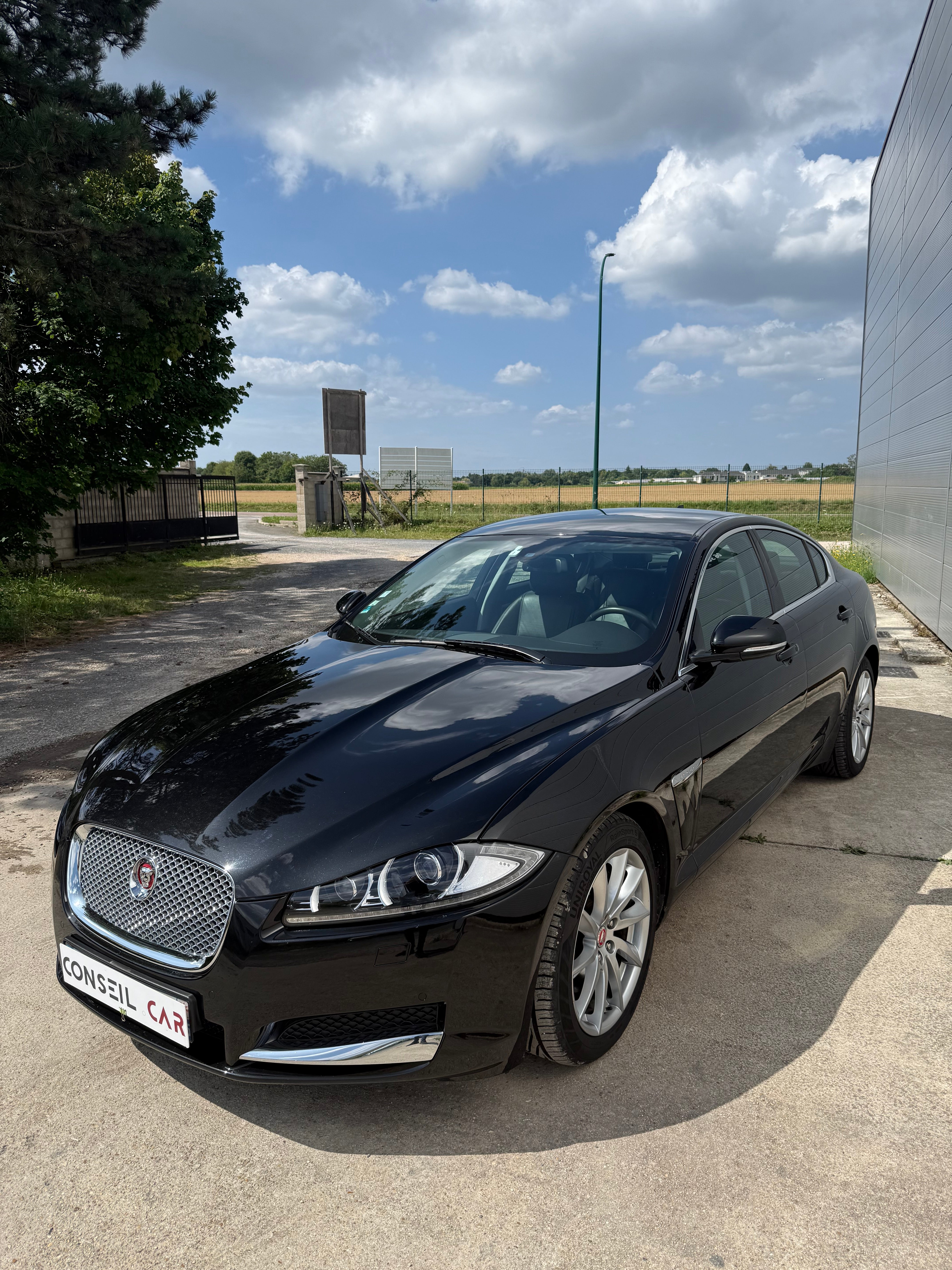 Jaguar XF 2.2D 200 LUXE PREMIUM Jaguar XF 2.2D 200 LUXE PREMIUM