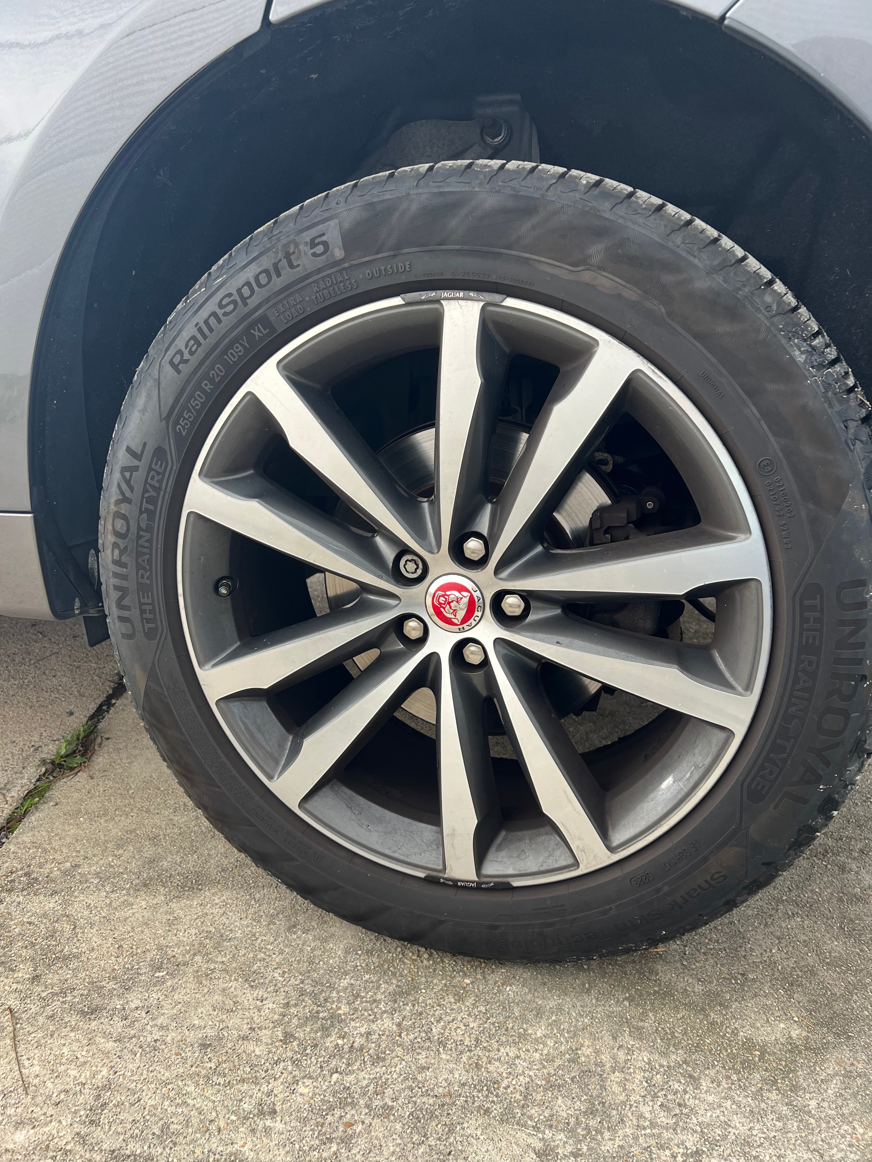 Jaguar F-Pace 2.0 D AWD R Sport 180cv Jaguar F-Pace 2.0 D AWD R Sport 180cv