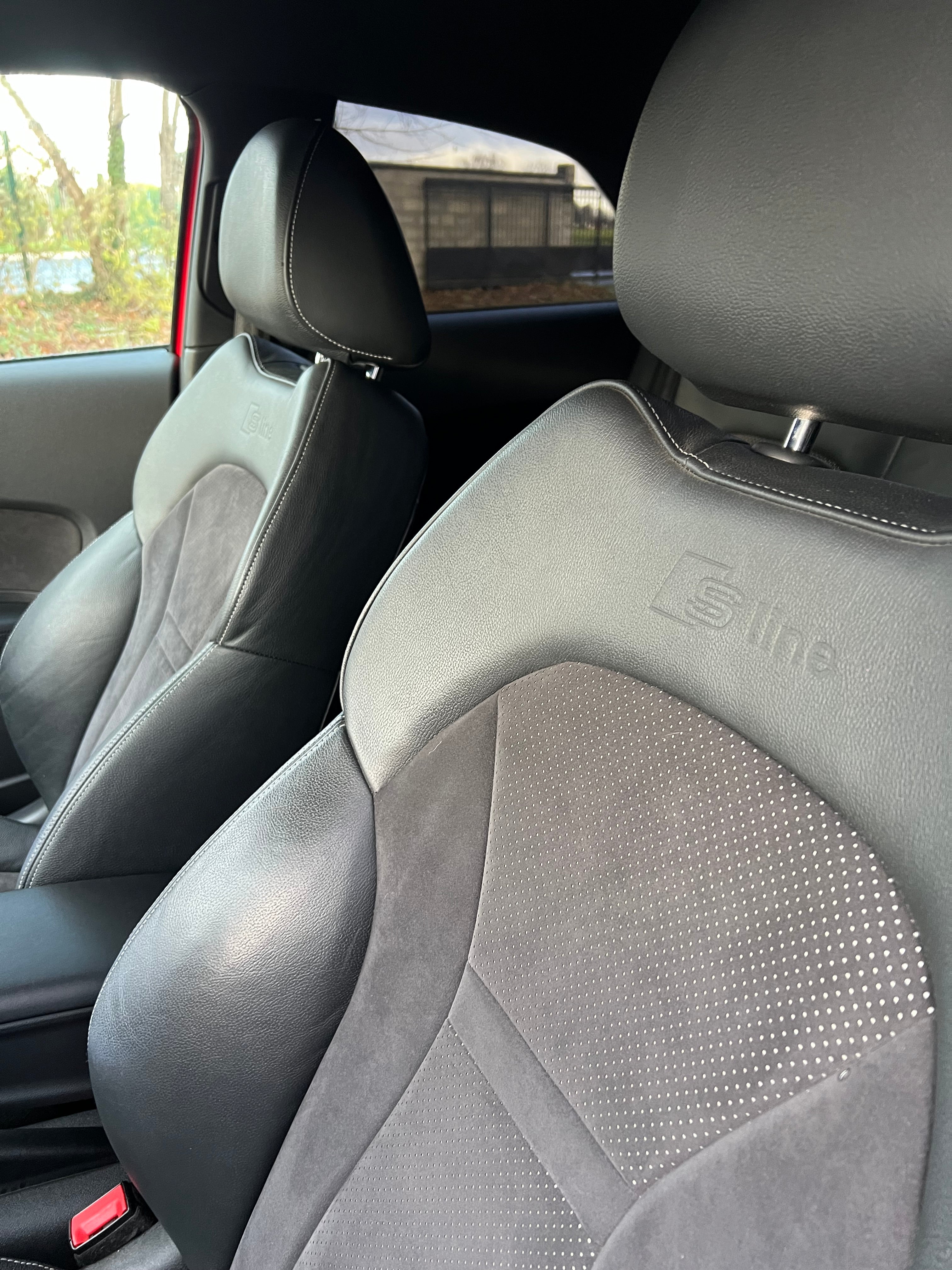 Audi A1 S-Line 1.8 TFSI 192 S-tronic Audi A1 S-Line 1.8 TFSI 192 S-tronic