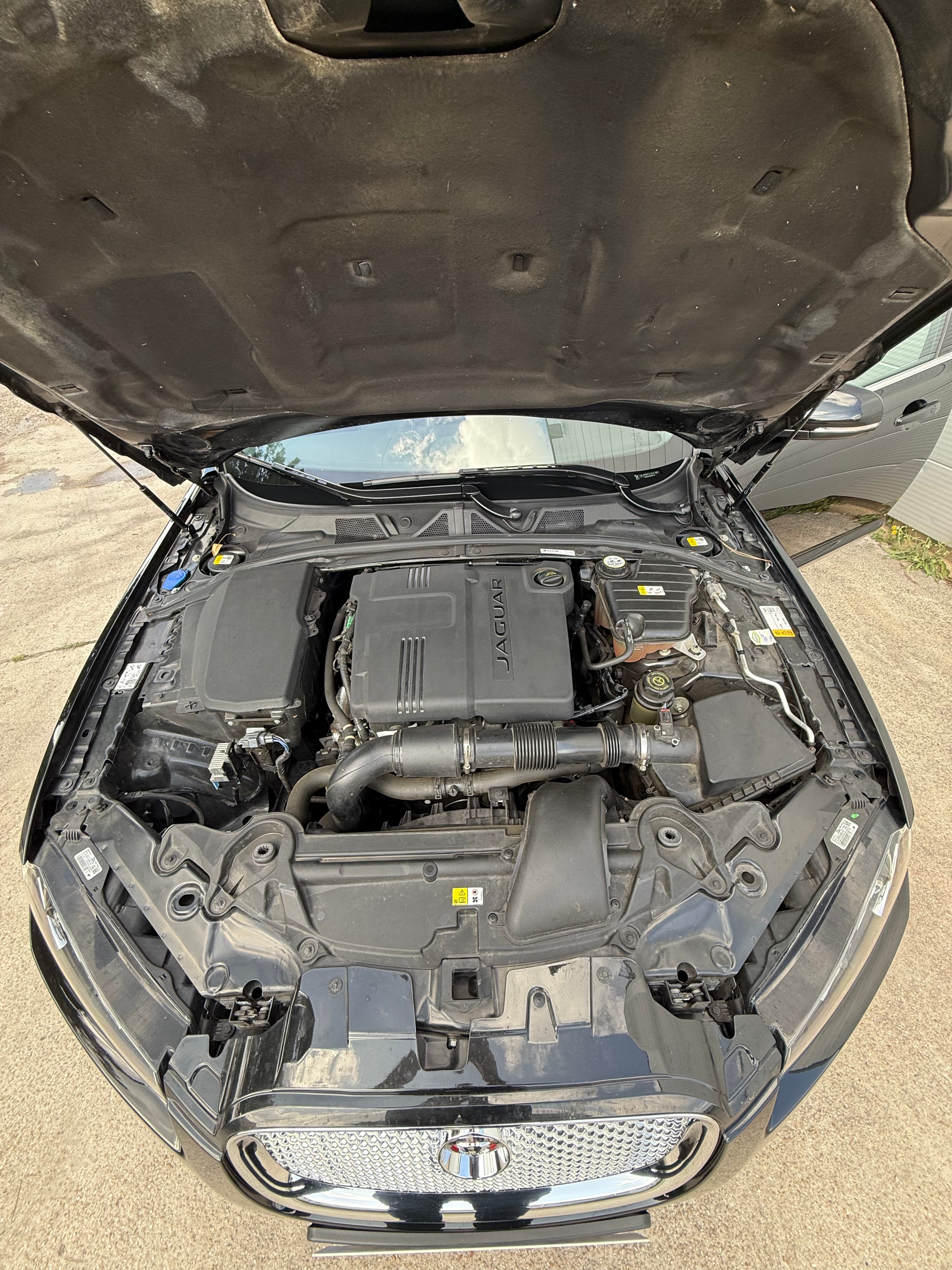 Jaguar XF 2.2D 200 LUXE PREMIUM Jaguar XF 2.2D 200 LUXE PREMIUM