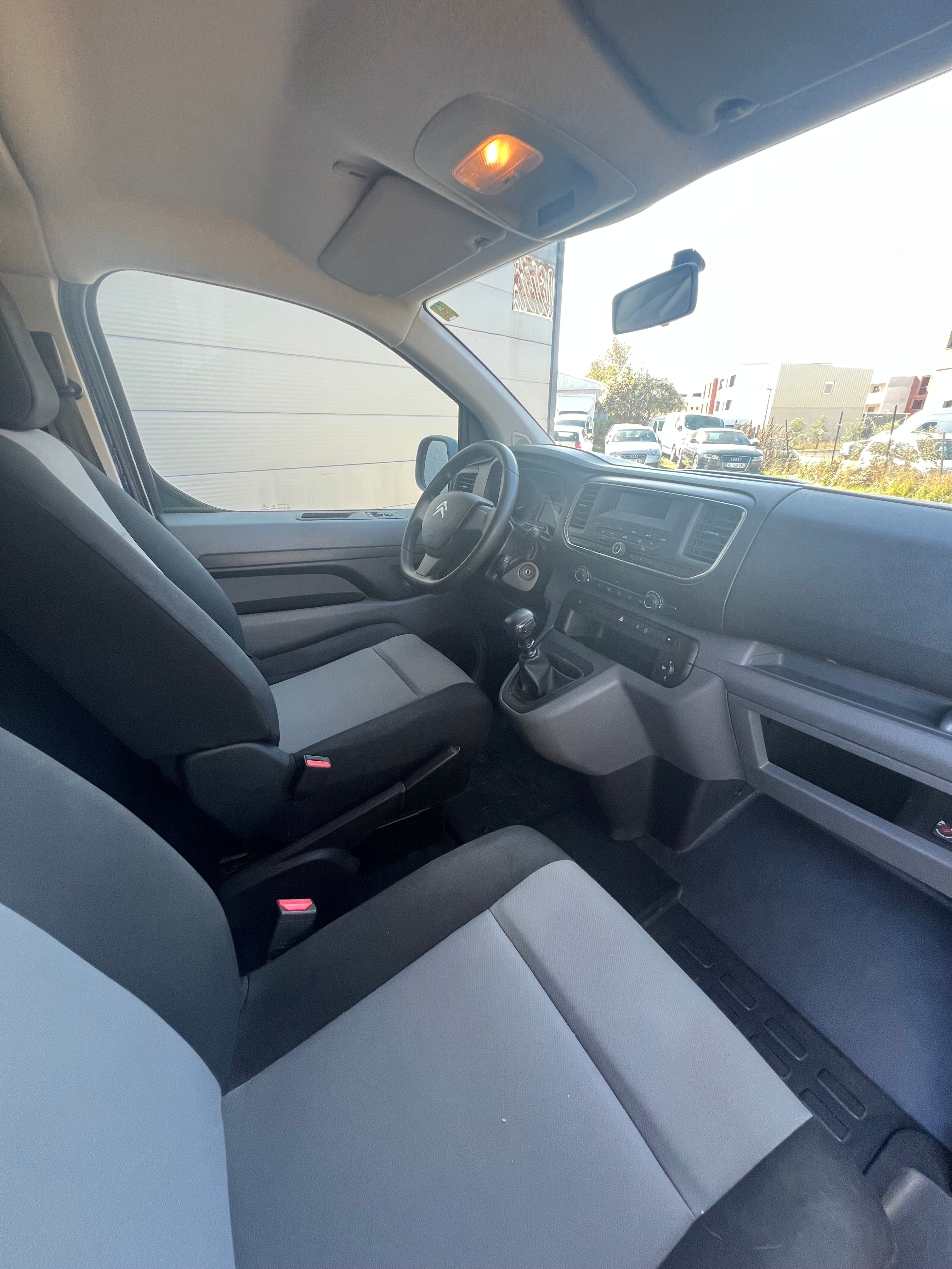 CITROËN JUMPY 1.5 BlueHDI Spacetourer 8 places CITROËN JUMPY 1.5 BlueHDI Spacetourer 8 places