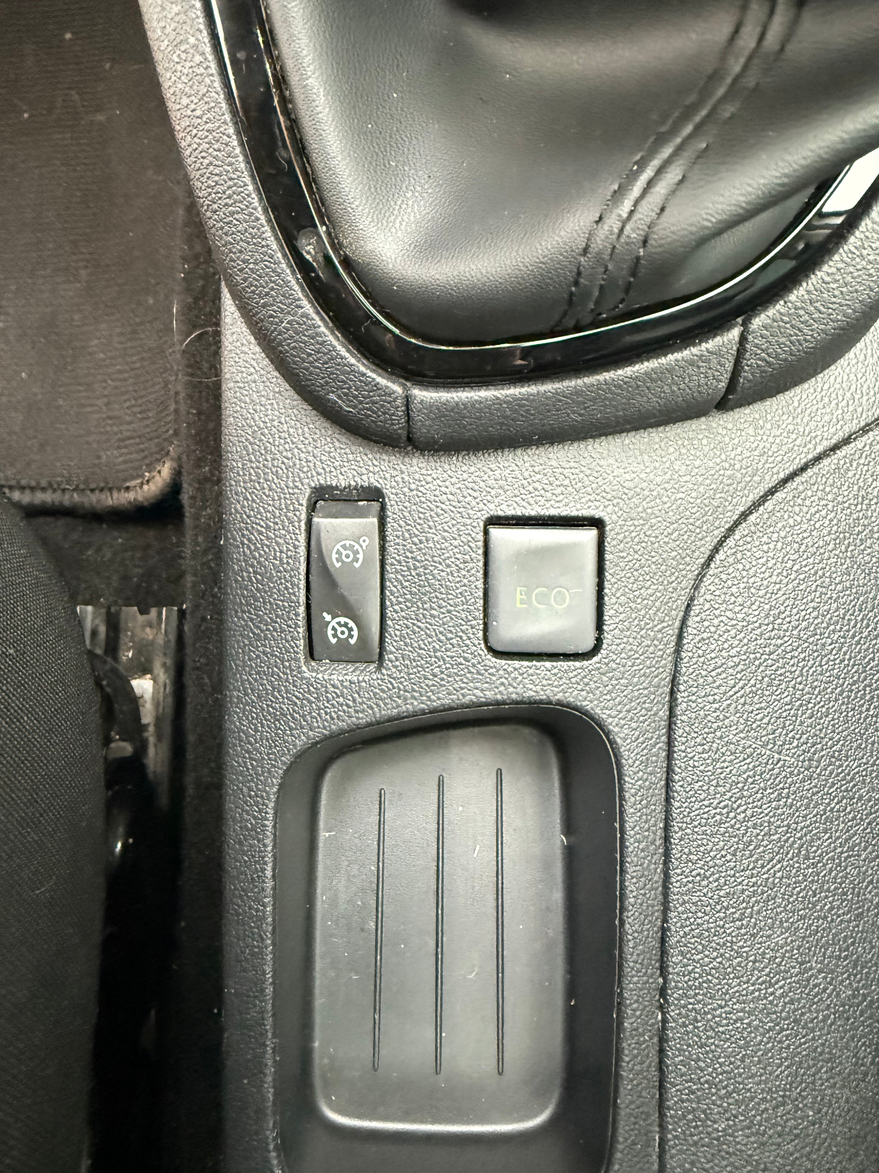 RENAULT Clio IV 1.2 75ch RENAULT Clio IV 1.2 75ch