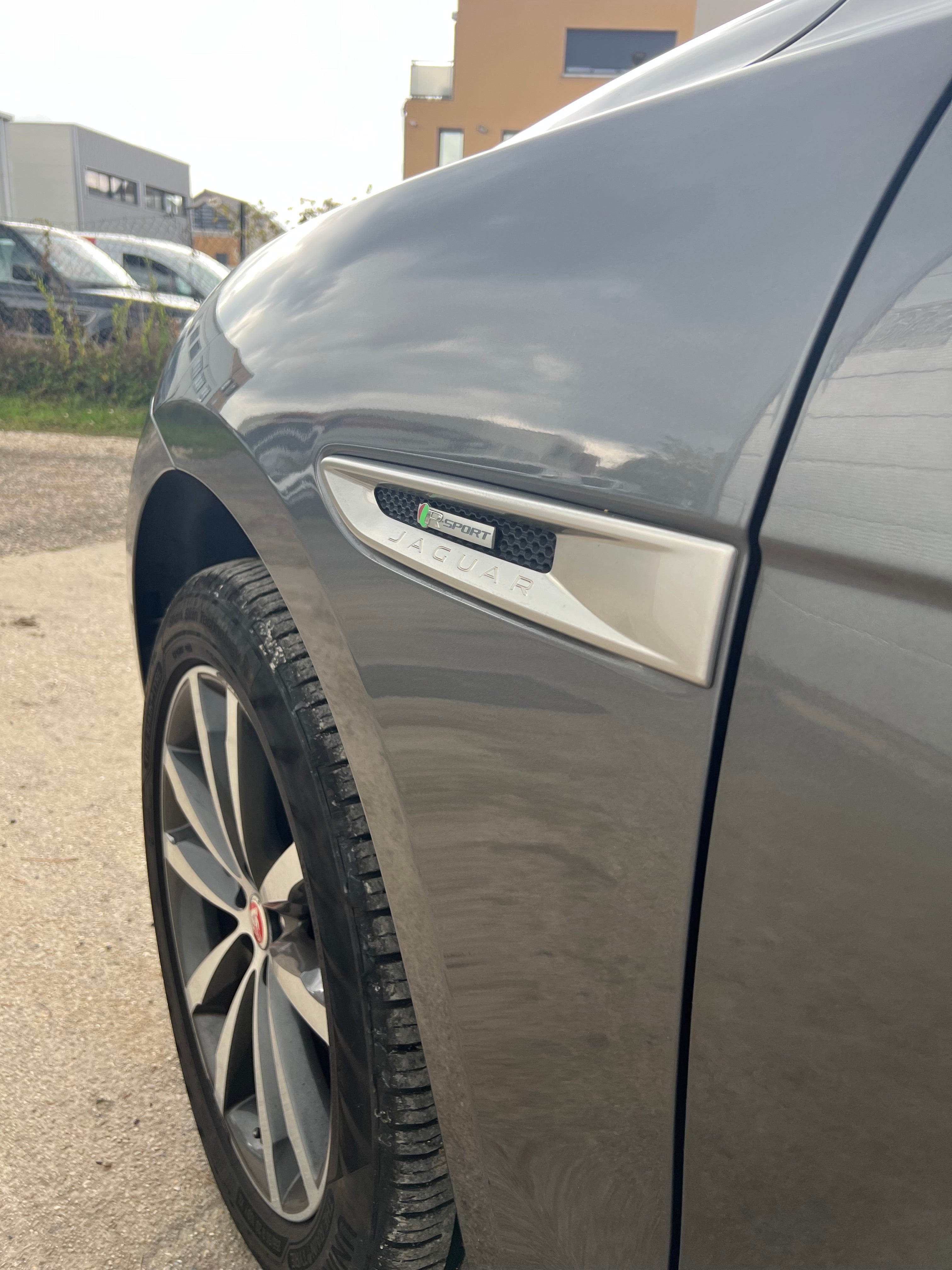 Jaguar F-Pace 2.0 D AWD R Sport 180cv Jaguar F-Pace 2.0 D AWD R Sport 180cv