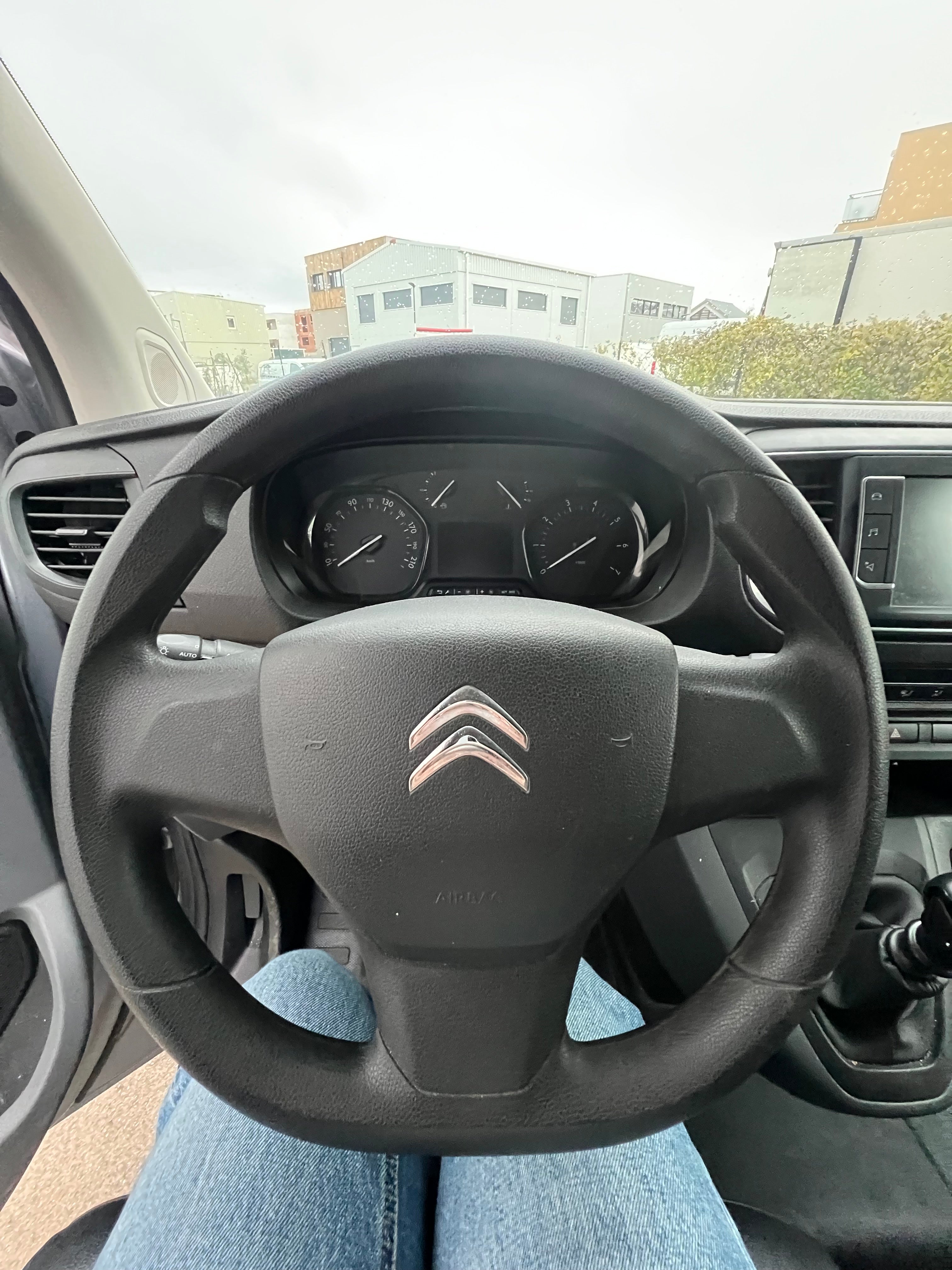 Citroën Jumpy III VUL M 1.5 BlueHDi Fourgon moyen 102 cv Citroën Jumpy III VUL M 1.5 BlueHDi Fourgon moyen 102 cv