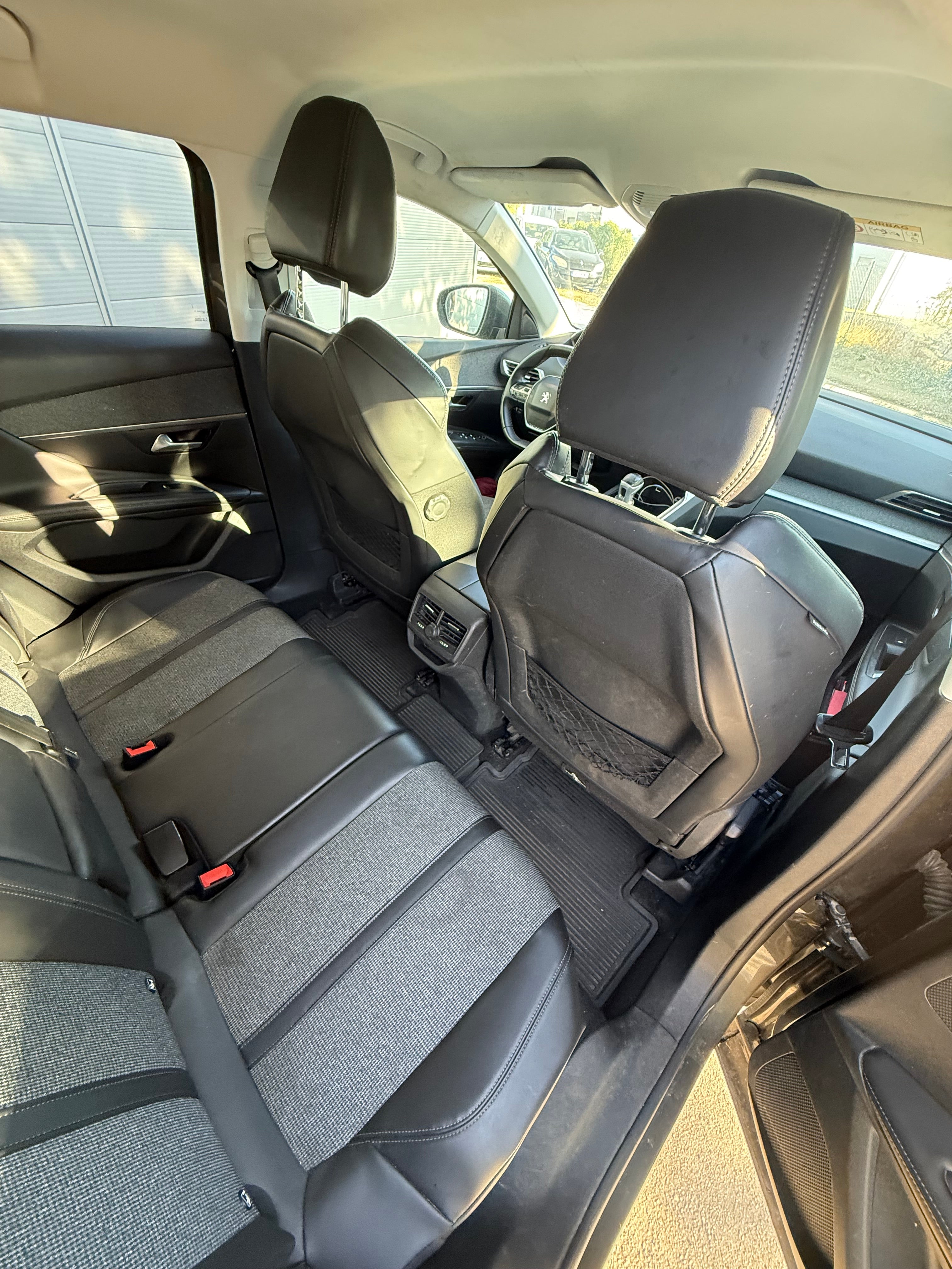 Peugeot 3008 1.6 BlueHdi 120ch Allure Peugeot 3008 1.6 BlueHdi 120ch Allure