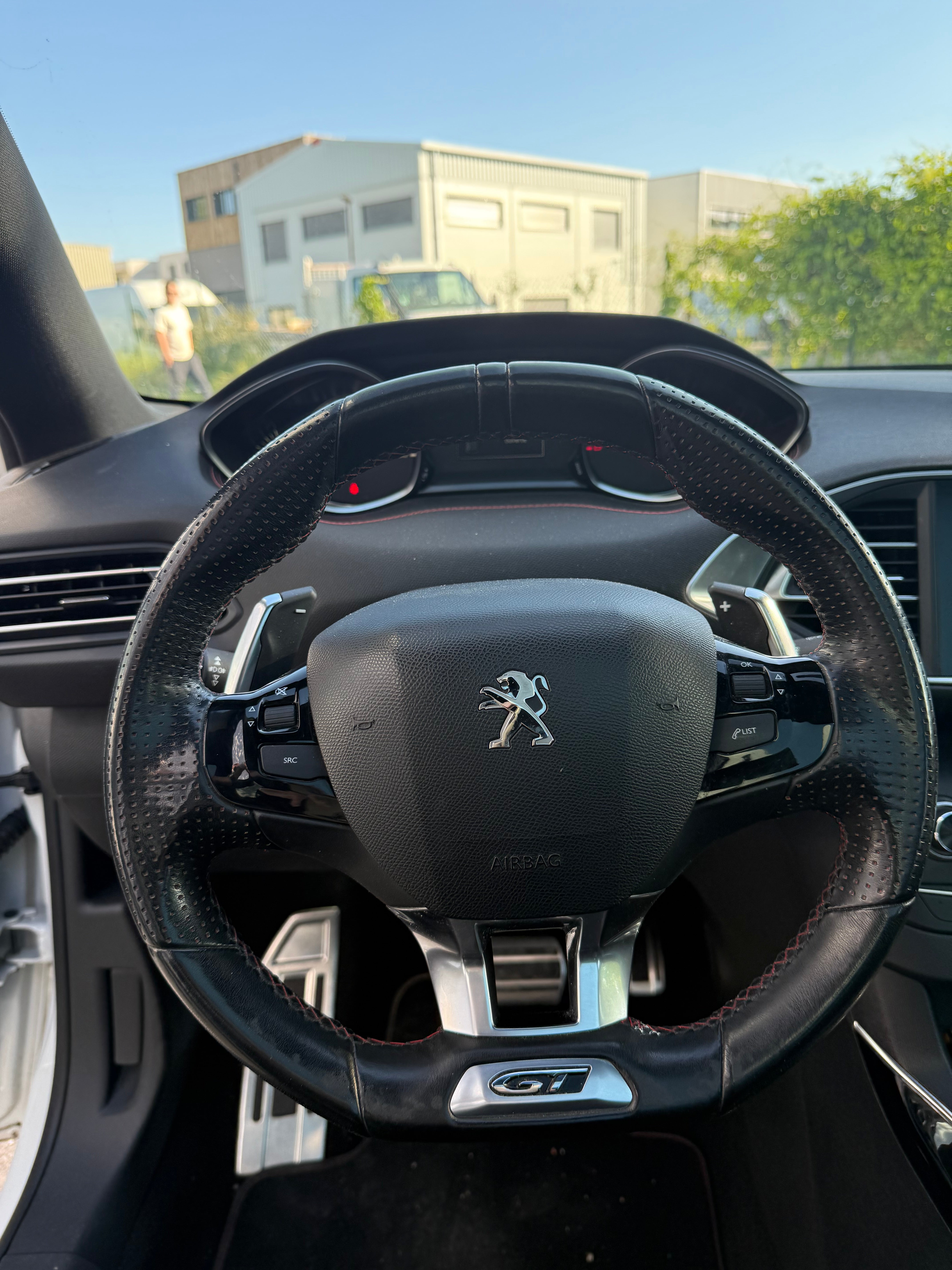 Peugeot 308 GT GENERATION-II 2.0 BLUEHDI 180cv Peugeot 308 GT GENERATION-II 2.0 BLUEHDI 180cv