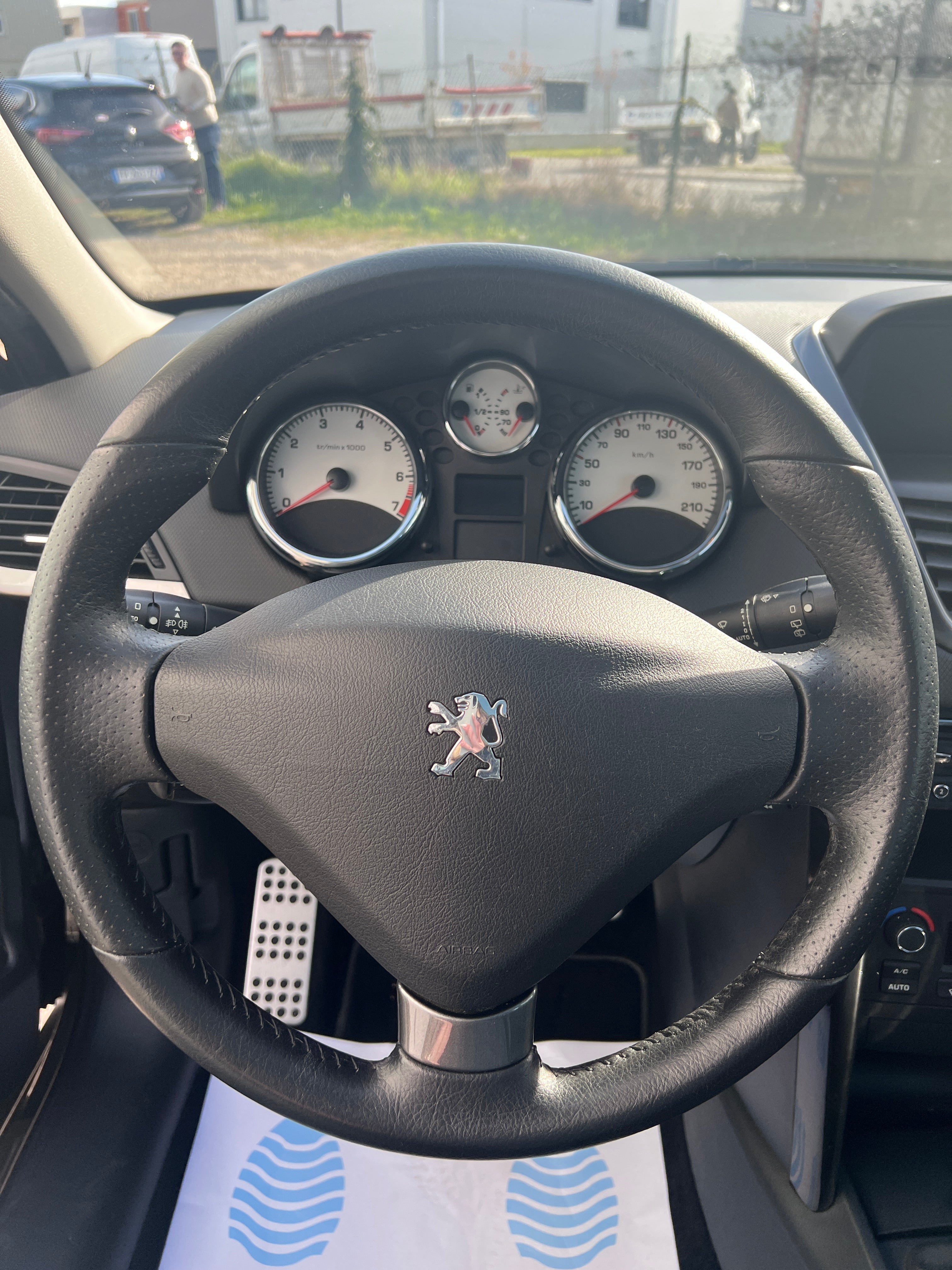 Peugeot 207 1.6 VTI 120cv Finition Allure Peugeot 207 1.6 VTI 120cv Finition Allure