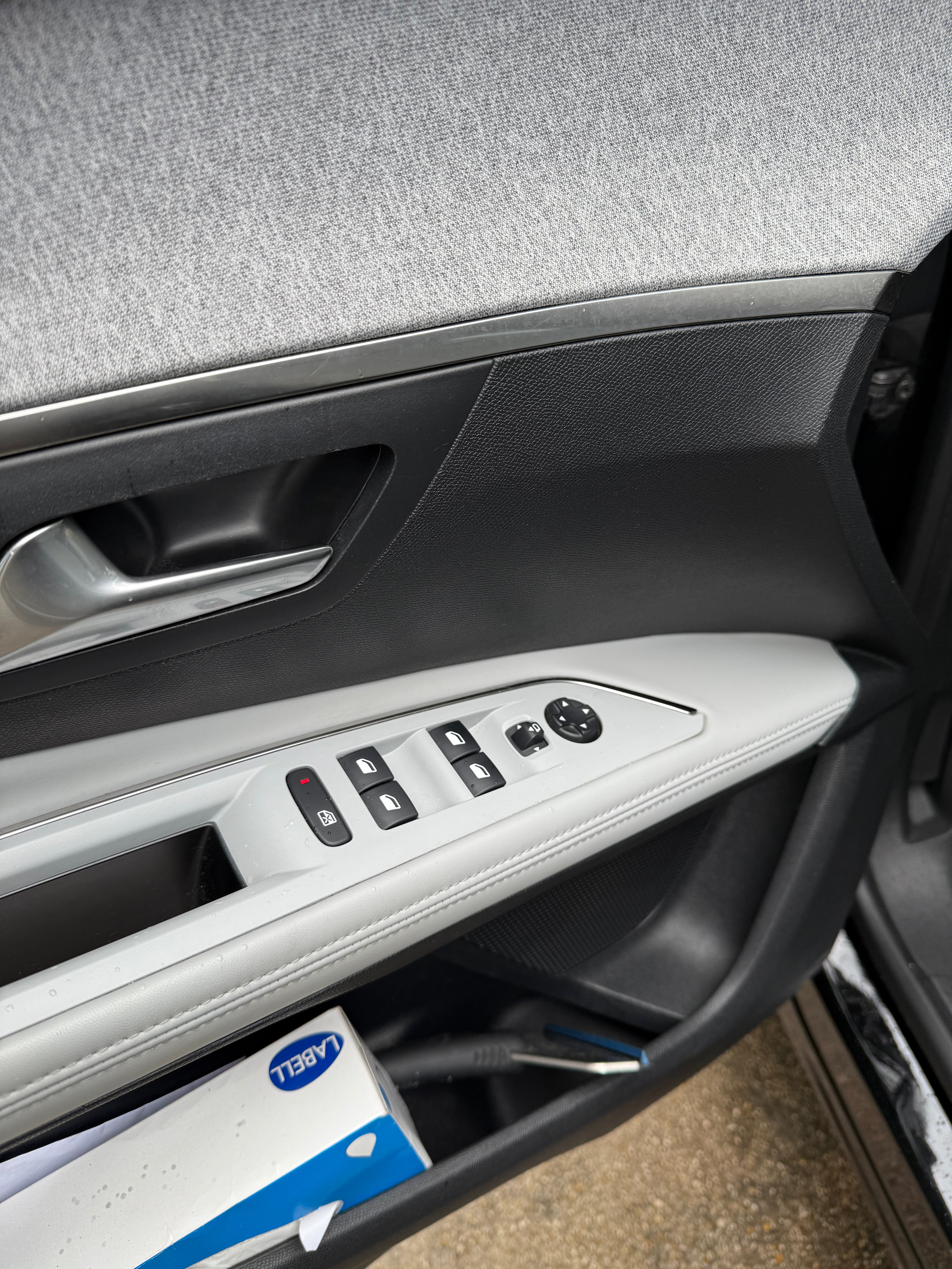 Peugeot 5008 1.5 BlueHdi 130 Allure Business Peugeot 5008 1.5 BlueHdi 130 Allure Business