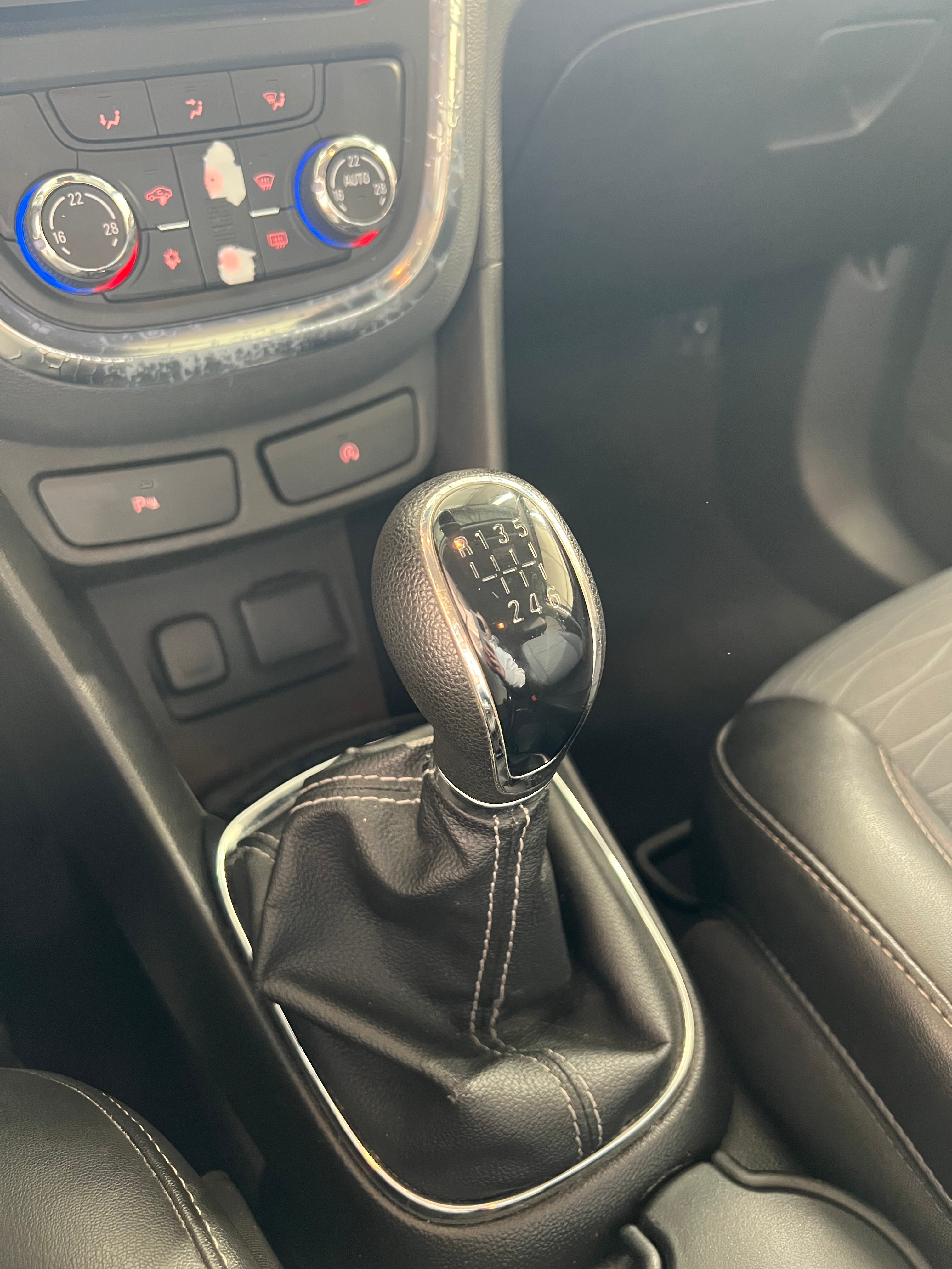 Opel Mokka 1.6 CDTI 4x2 136cv Opel Mokka 1.6 CDTI 4x2 136cv