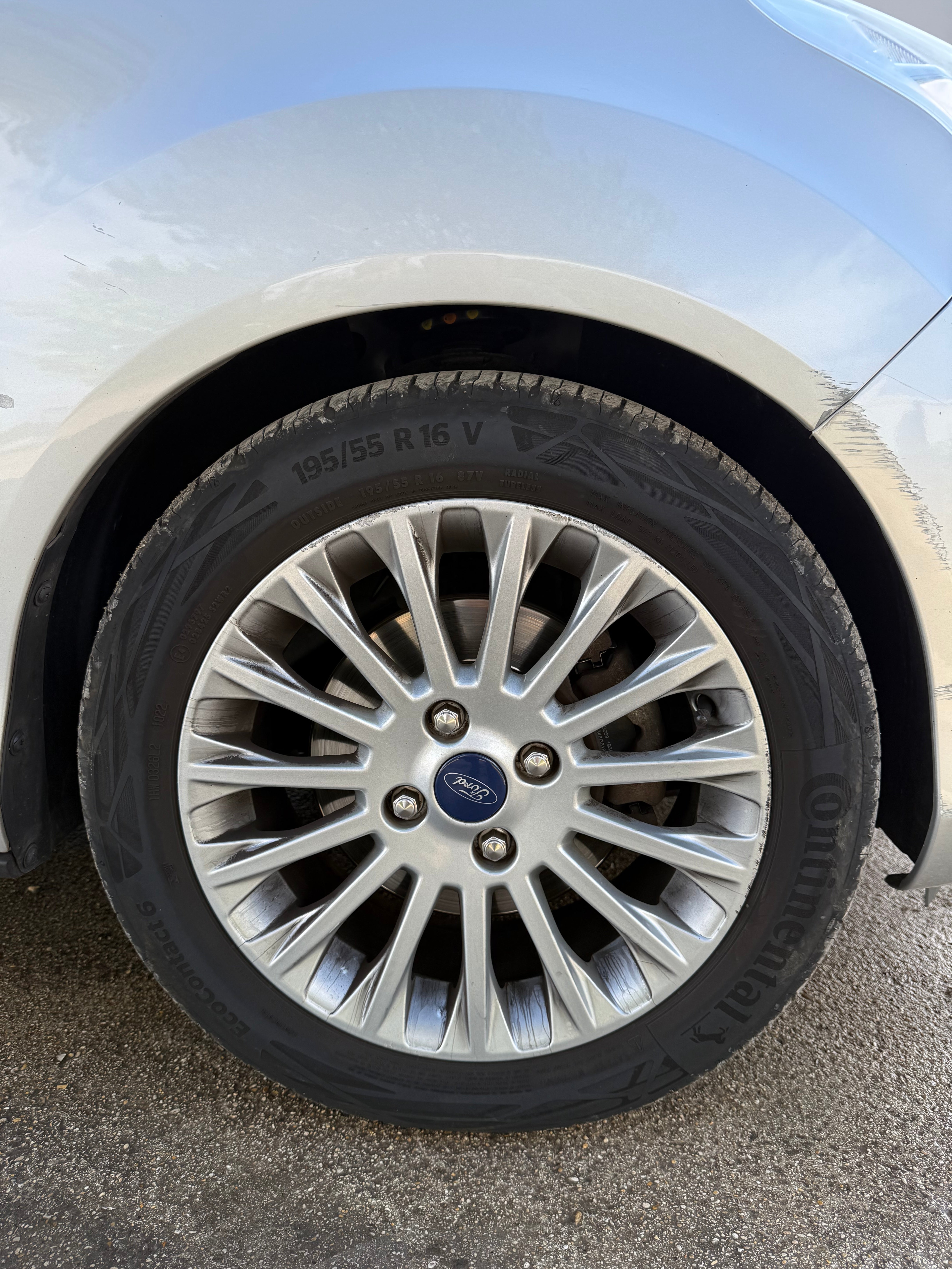 Ford B-max 1.5 TDCI 75CH Ford B-max 1.5 TDCI 75CH