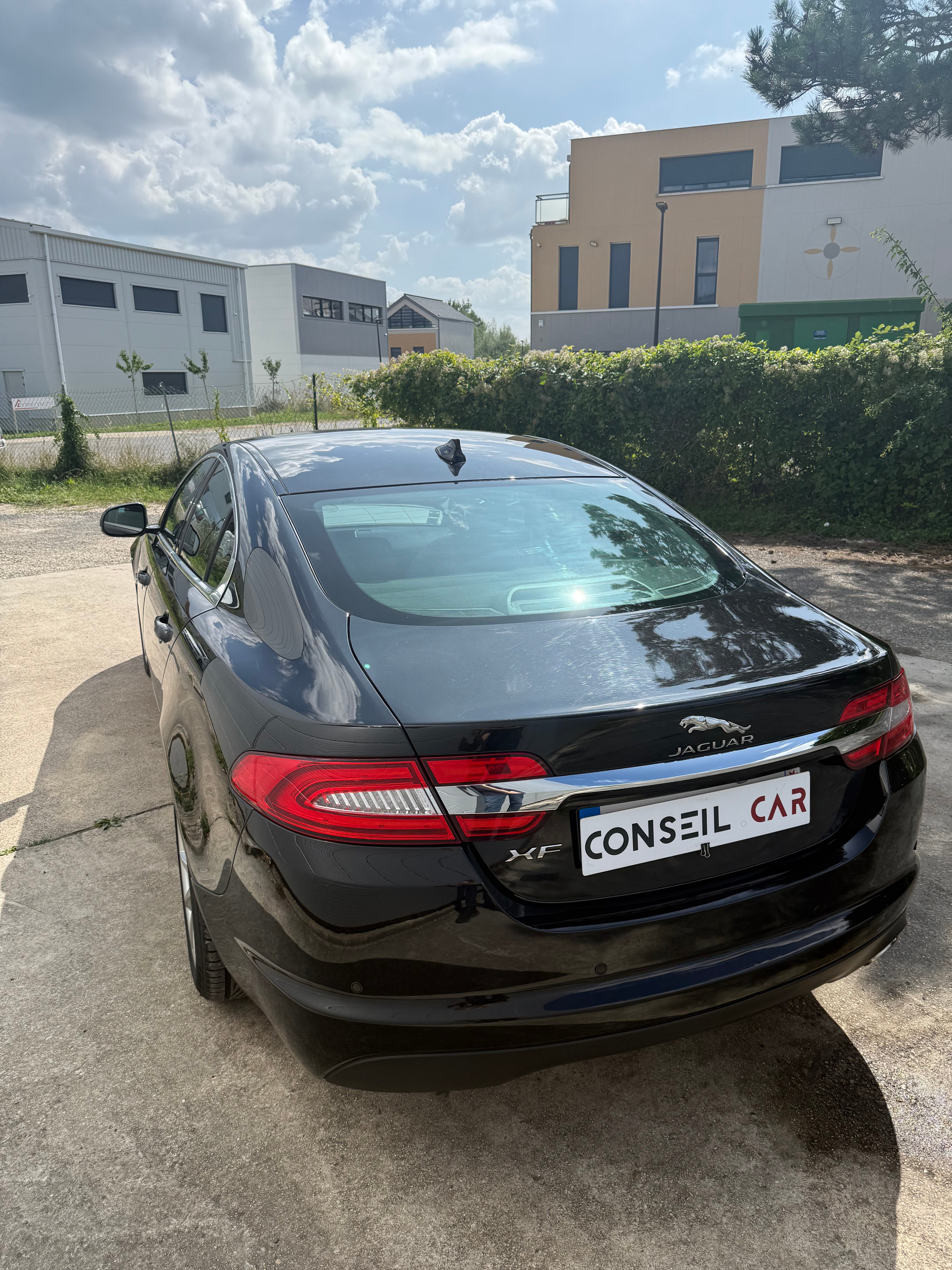 Jaguar XF 2.2D 200 LUXE PREMIUM Jaguar XF 2.2D 200 LUXE PREMIUM