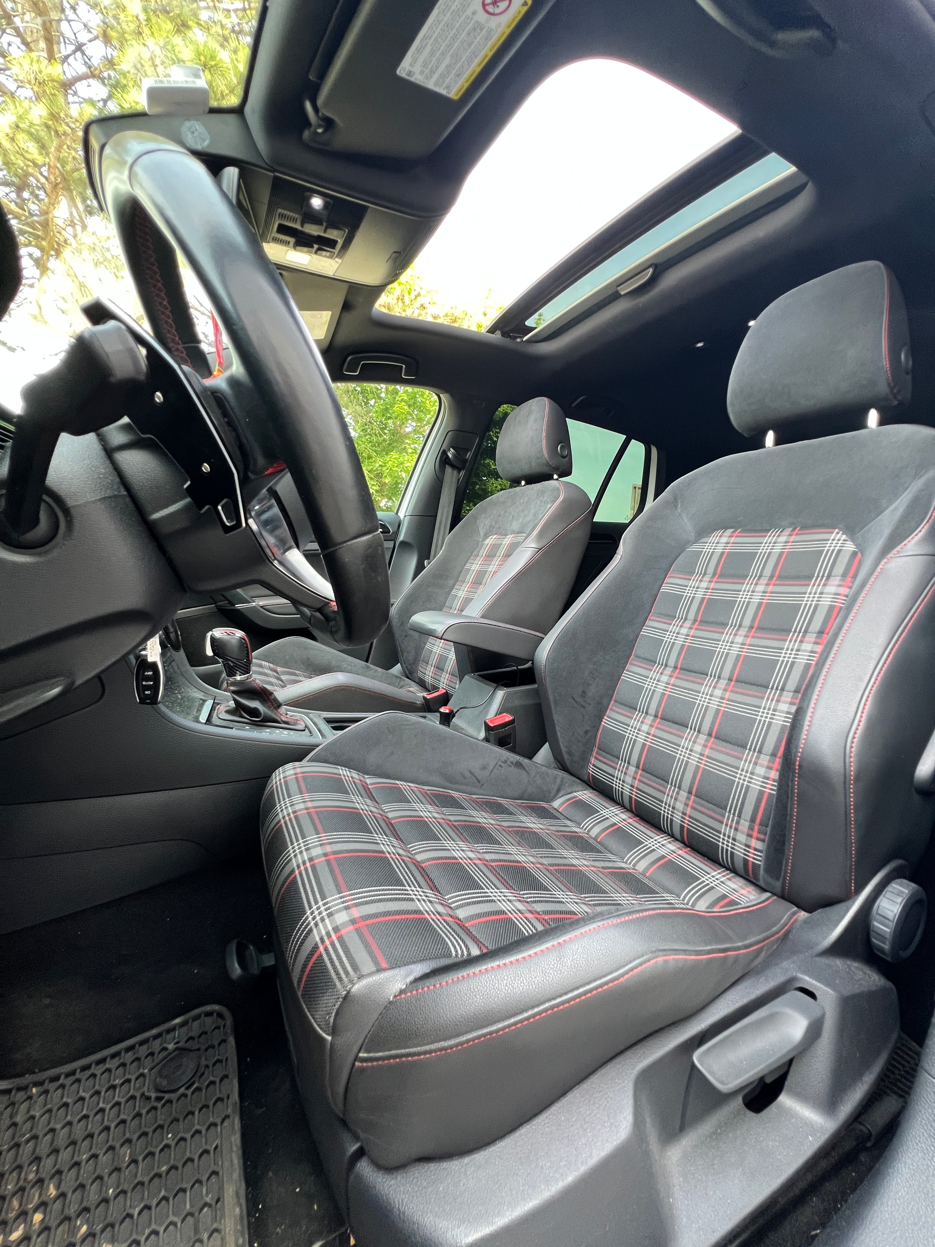 Volkswagen Golf GTI 2.0 TSI 220 BLUEMOTION Volkswagen Golf GTI 2.0 TSI 220 BLUEMOTION