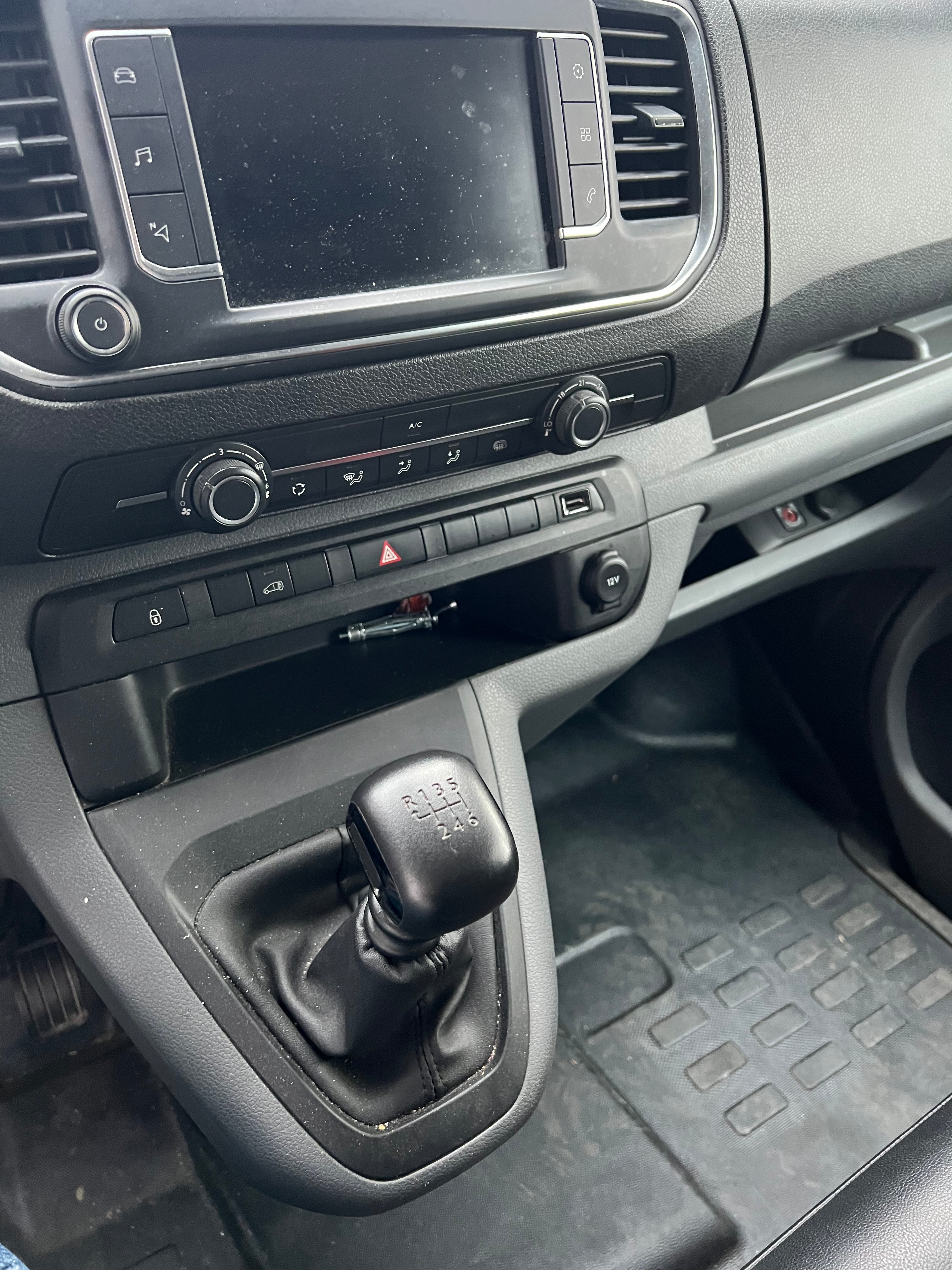 Citroën Jumpy III VUL M 1.5 BlueHDi Fourgon moyen 102 cv Citroën Jumpy III VUL M 1.5 BlueHDi Fourgon moyen 102 cv