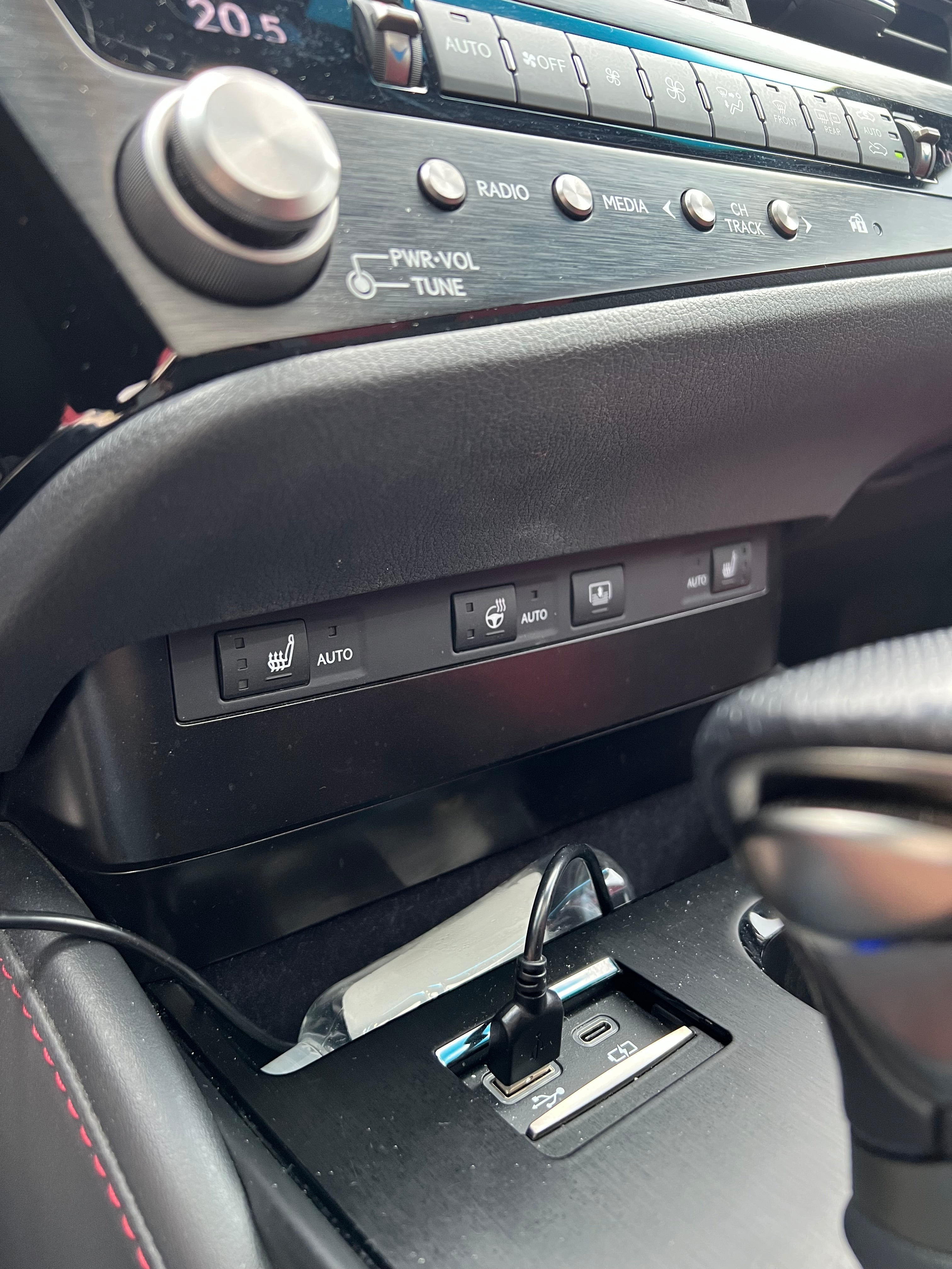 Lexus ES300H 178cv F-Sport Hybride non-rechargeable Lexus ES300H 178cv F-Sport Hybride non-rechargeable