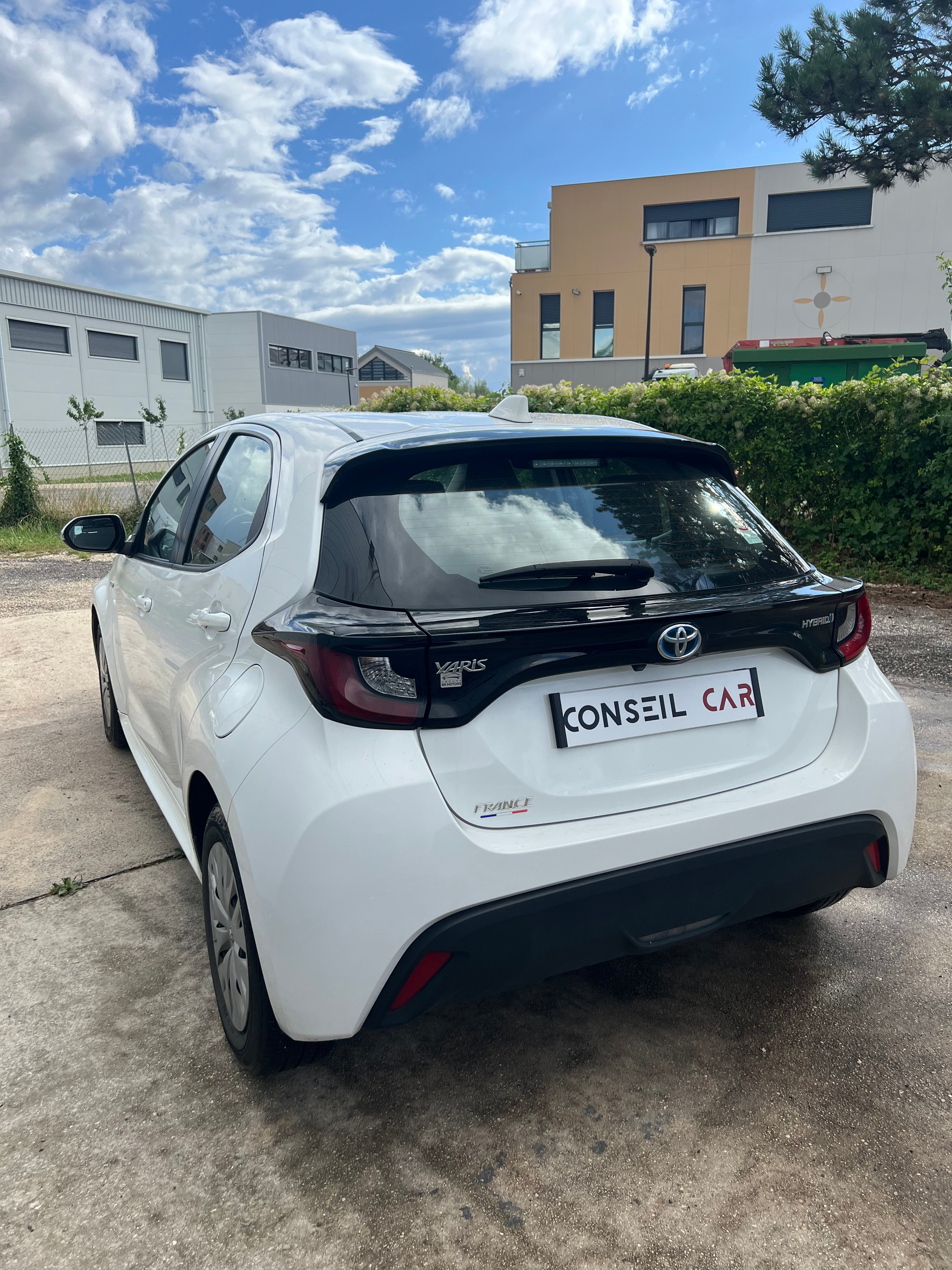 TOYOTA Yaris 1.5 116H Hybride TOYOTA Yaris 1.5 116H Hybride