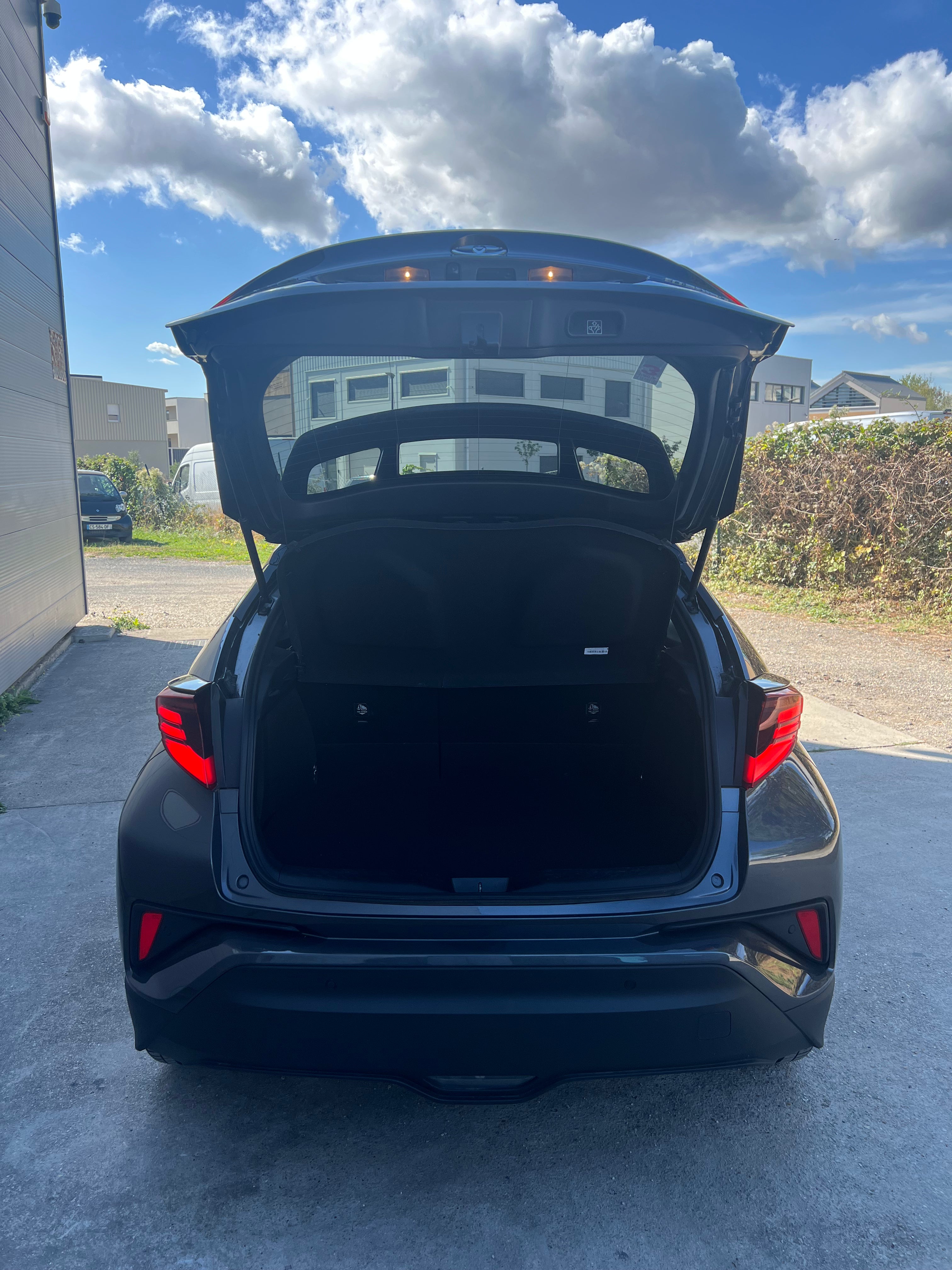 Toyota C-HR 1.8H 122cv Distinctive 4X2 Toyota C-HR 1.8H 122cv Distinctive 4X2