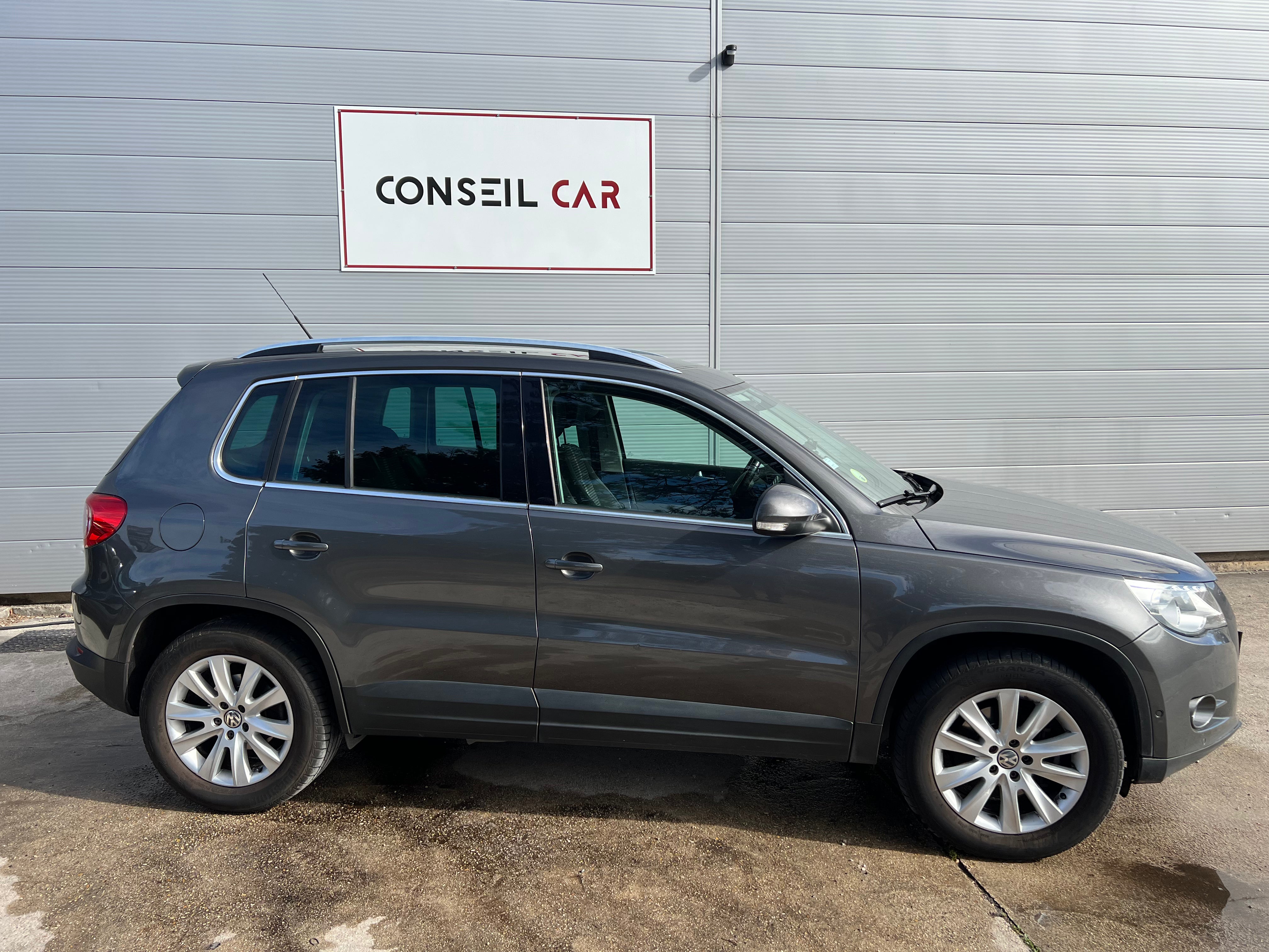 Volkswagen Tiguan 2.0 TDI 140 BLUEMOTION SPORTLINE Volkswagen Tiguan 2.0 TDI 140 BLUEMOTION SPORTLINE