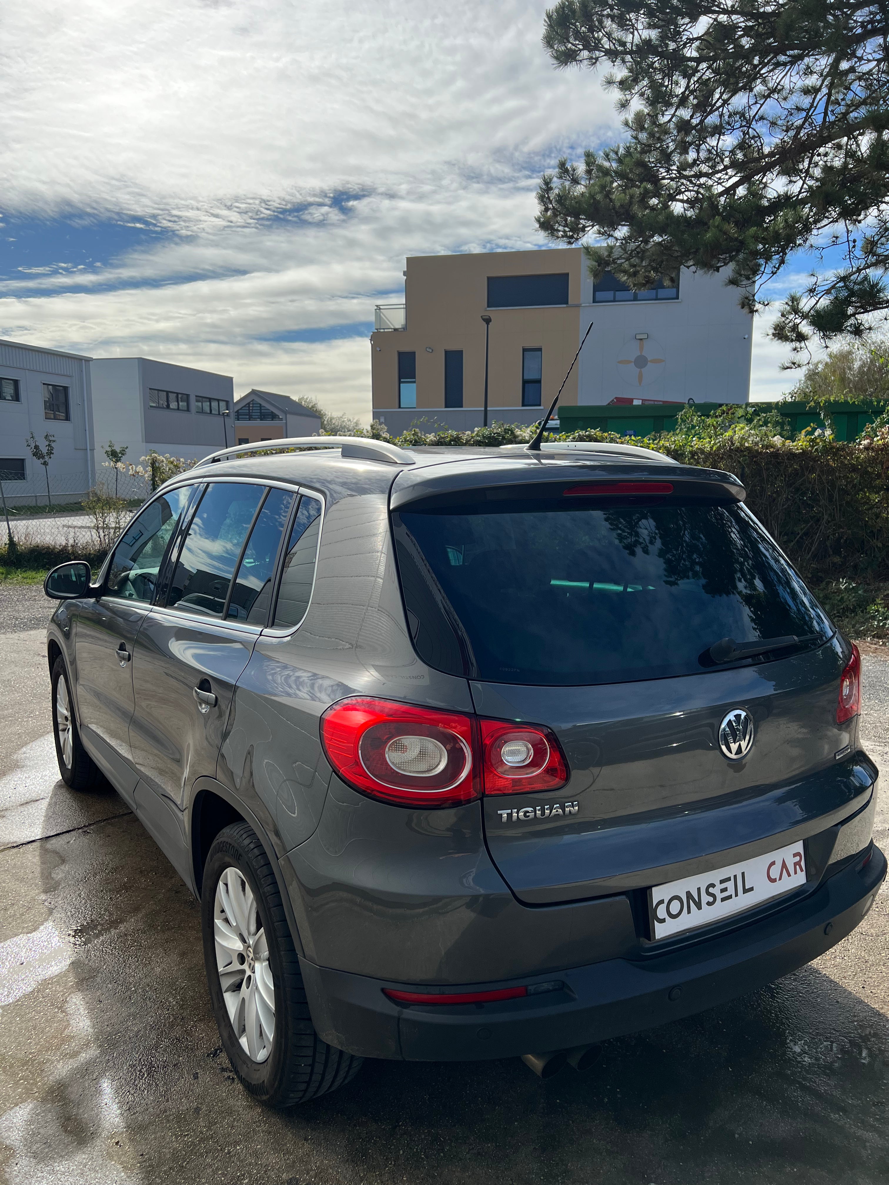 Volkswagen Tiguan 2.0 TDI 140 BLUEMOTION SPORTLINE Volkswagen Tiguan 2.0 TDI 140 BLUEMOTION SPORTLINE