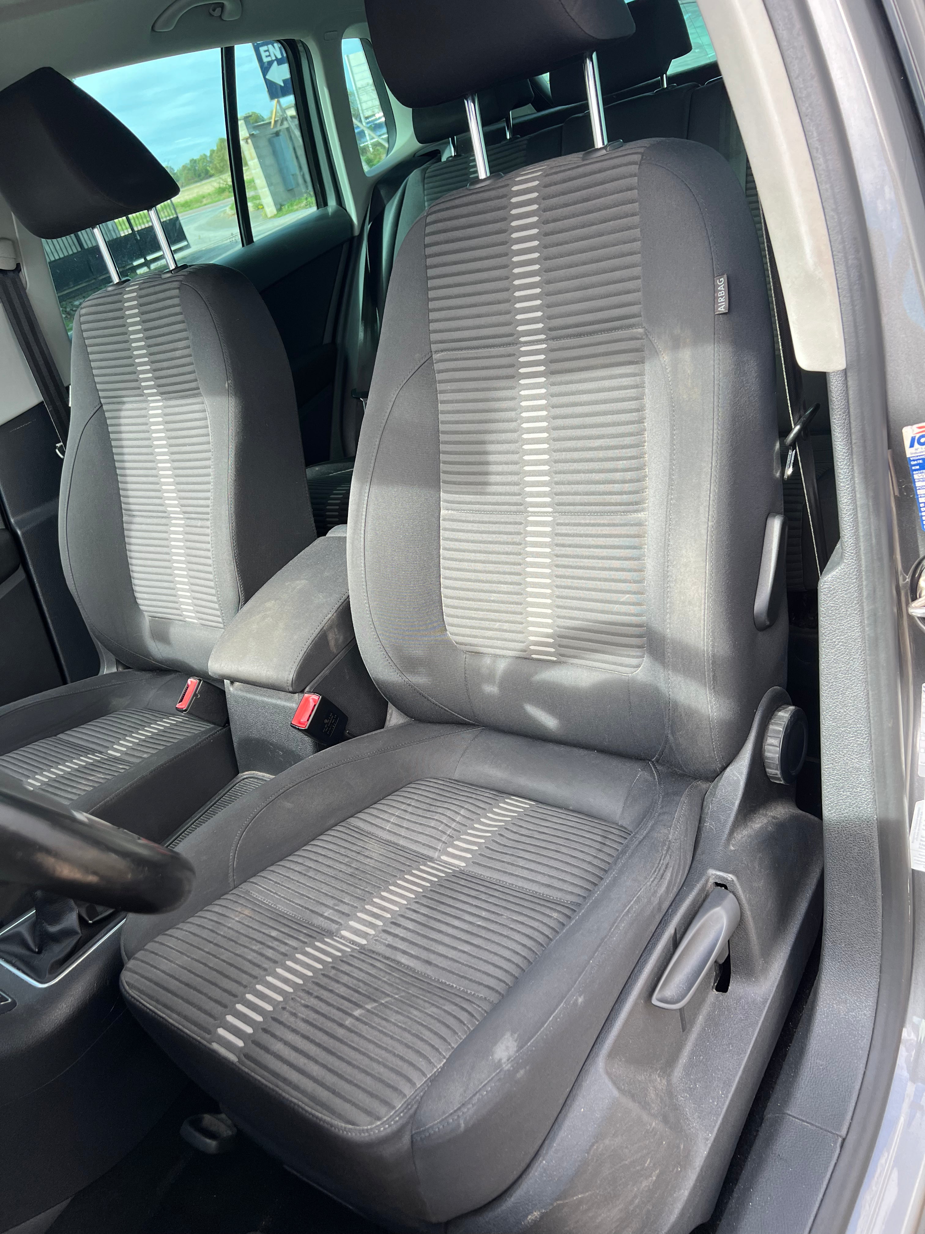 Volkswagen Tiguan 2.0 TDI 140 BLUEMOTION SPORTLINE Volkswagen Tiguan 2.0 TDI 140 BLUEMOTION SPORTLINE