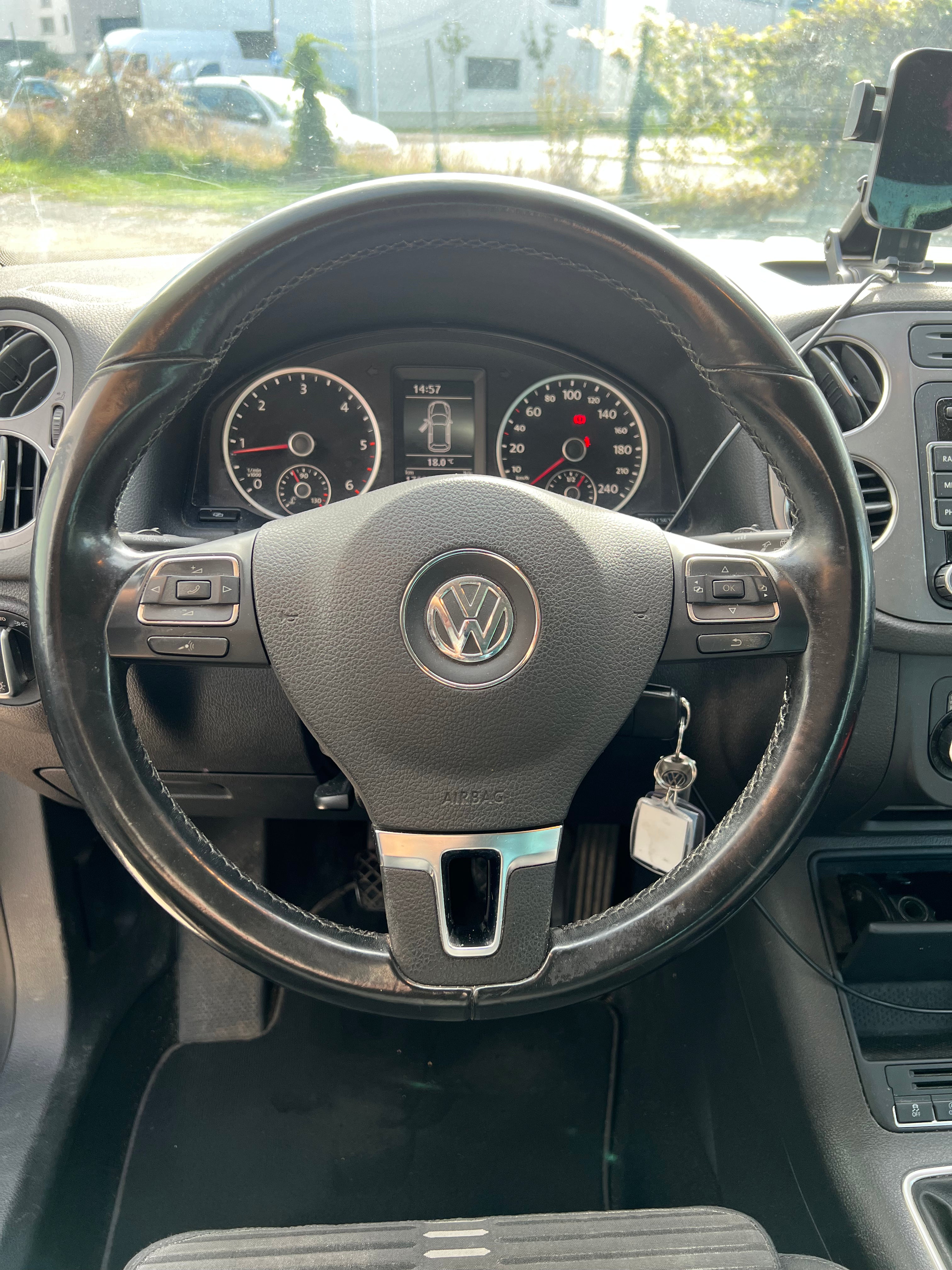 Volkswagen Tiguan 2.0 TDI 140 BLUEMOTION SPORTLINE Volkswagen Tiguan 2.0 TDI 140 BLUEMOTION SPORTLINE