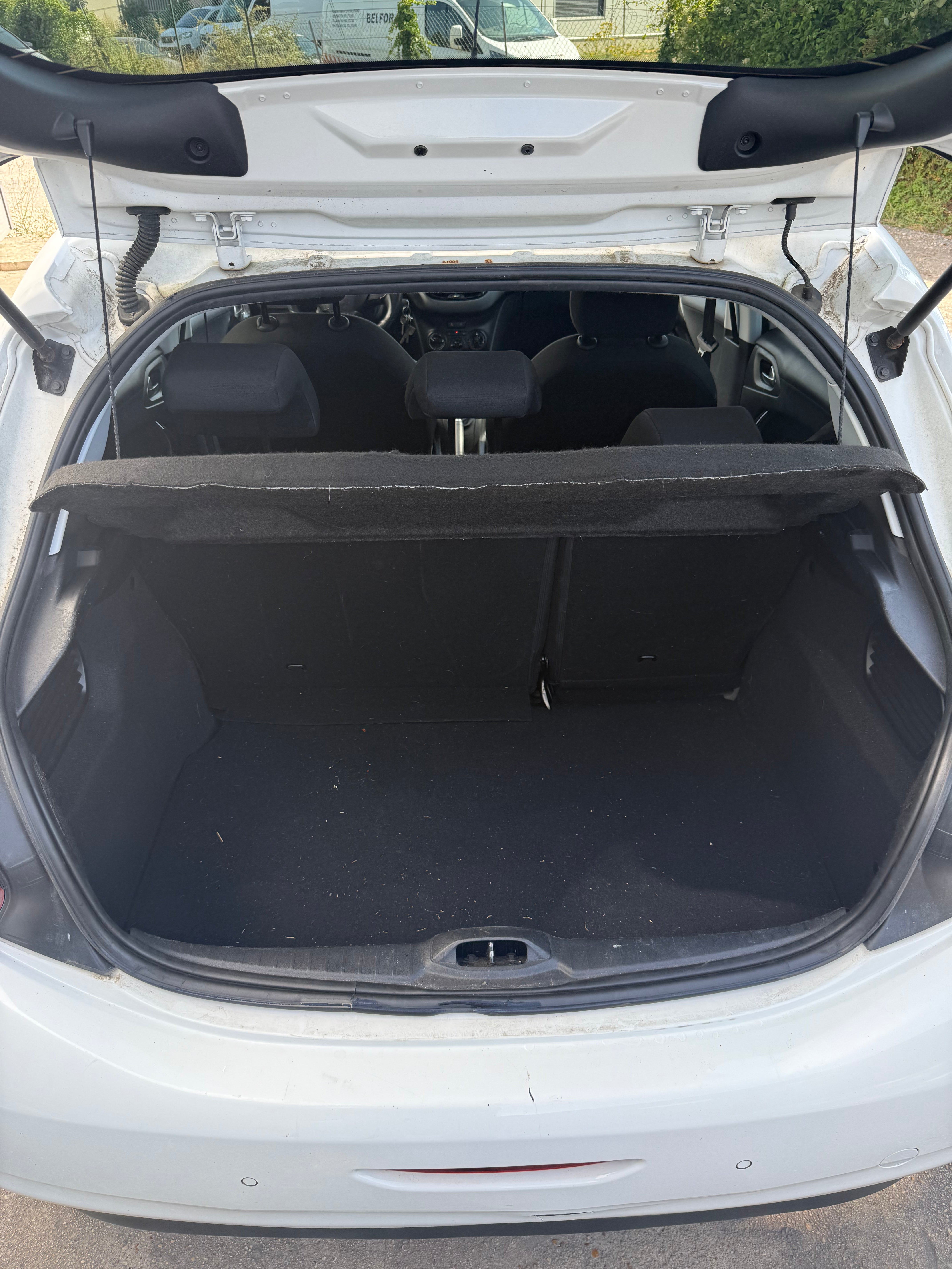 Peugeot 208 1.2 PureTech 82CH Peugeot 208 1.2 PureTech 82CH