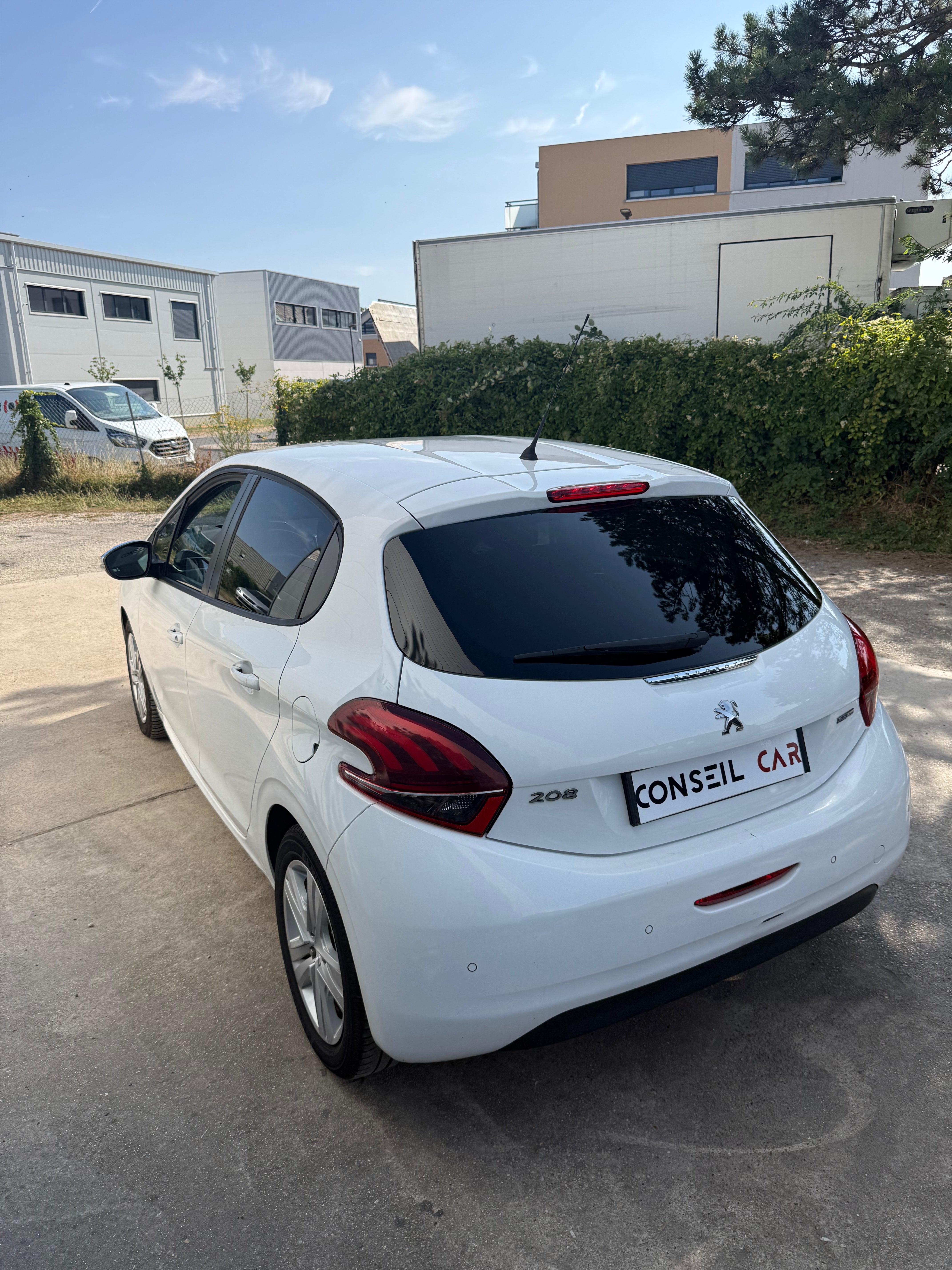 Peugeot 208 1.2 PureTech 82CH Peugeot 208 1.2 PureTech 82CH