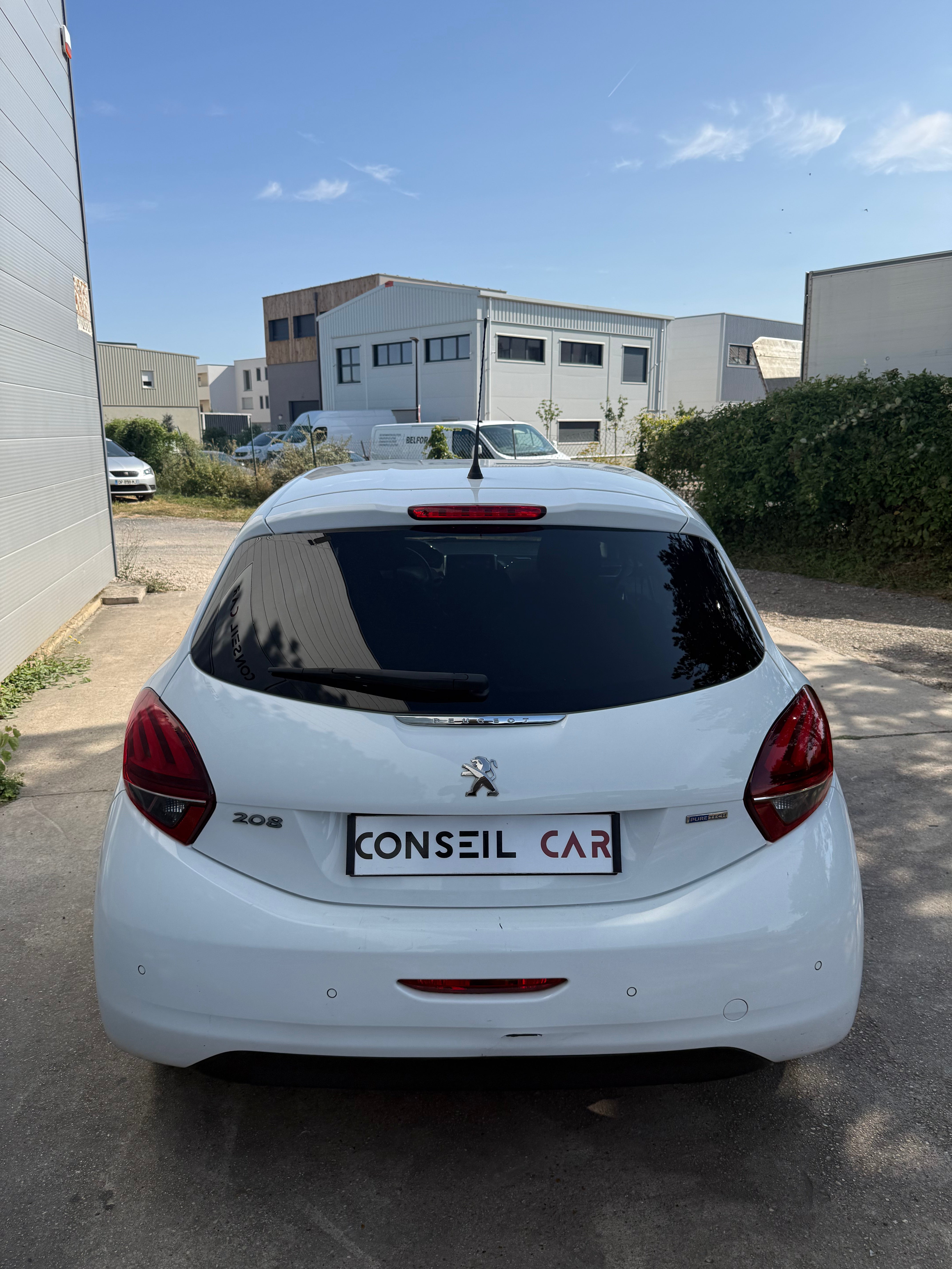Peugeot 208 1.2 PureTech 82CH Peugeot 208 1.2 PureTech 82CH