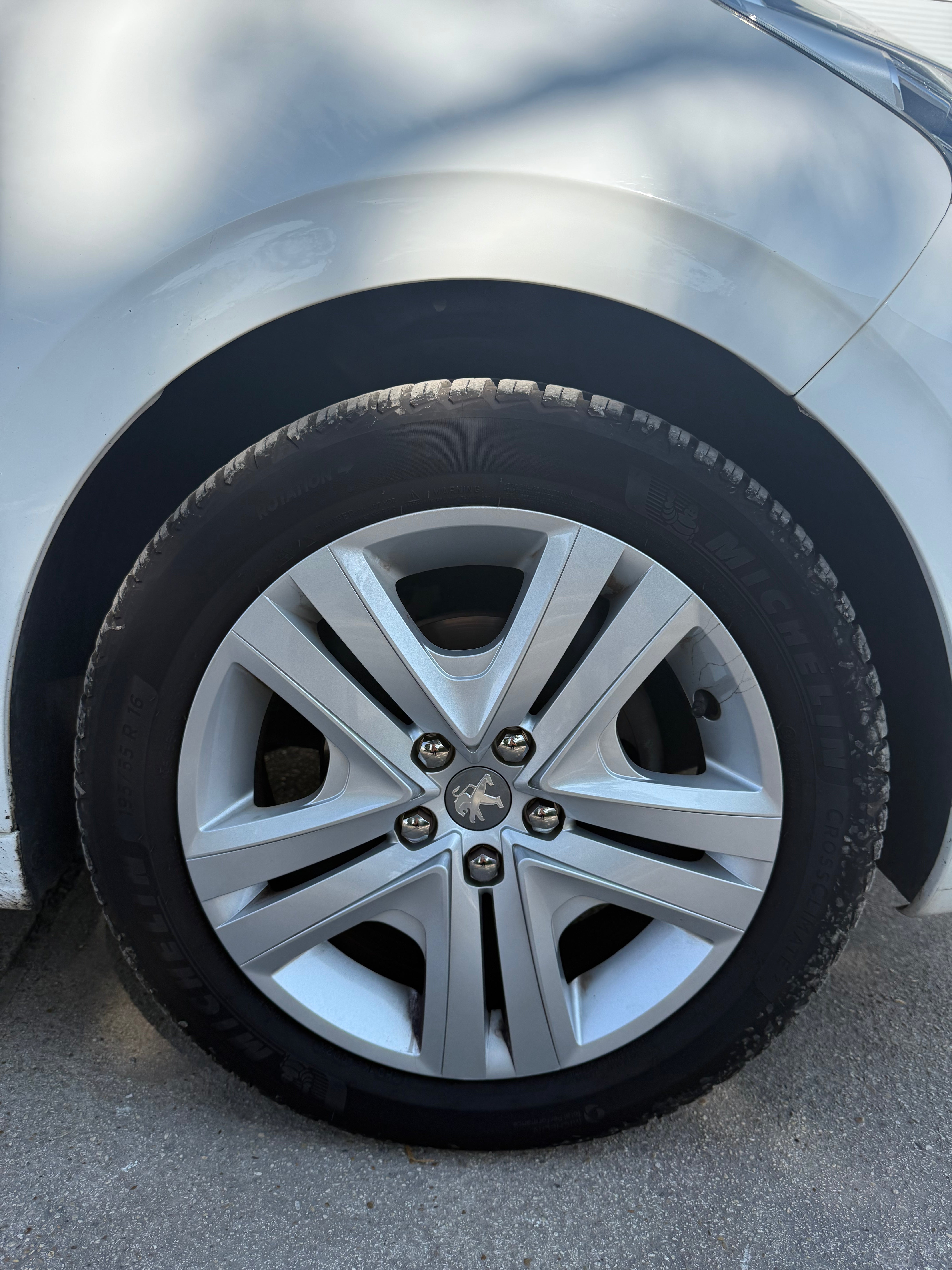 Peugeot 208 1.2 PureTech 82CH Peugeot 208 1.2 PureTech 82CH
