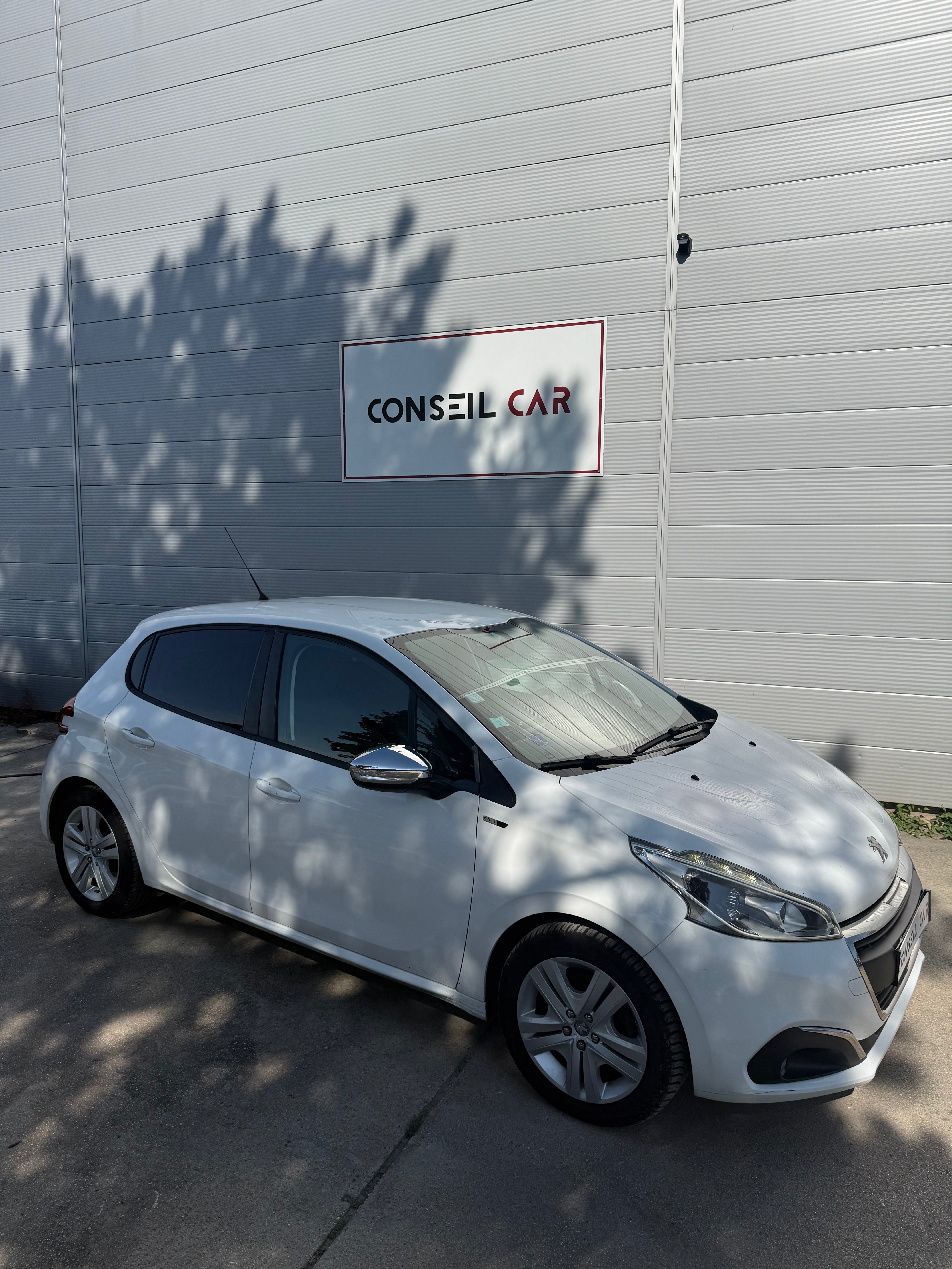 Peugeot 208 1.2 PureTech 82CH Peugeot 208 1.2 PureTech 82CH