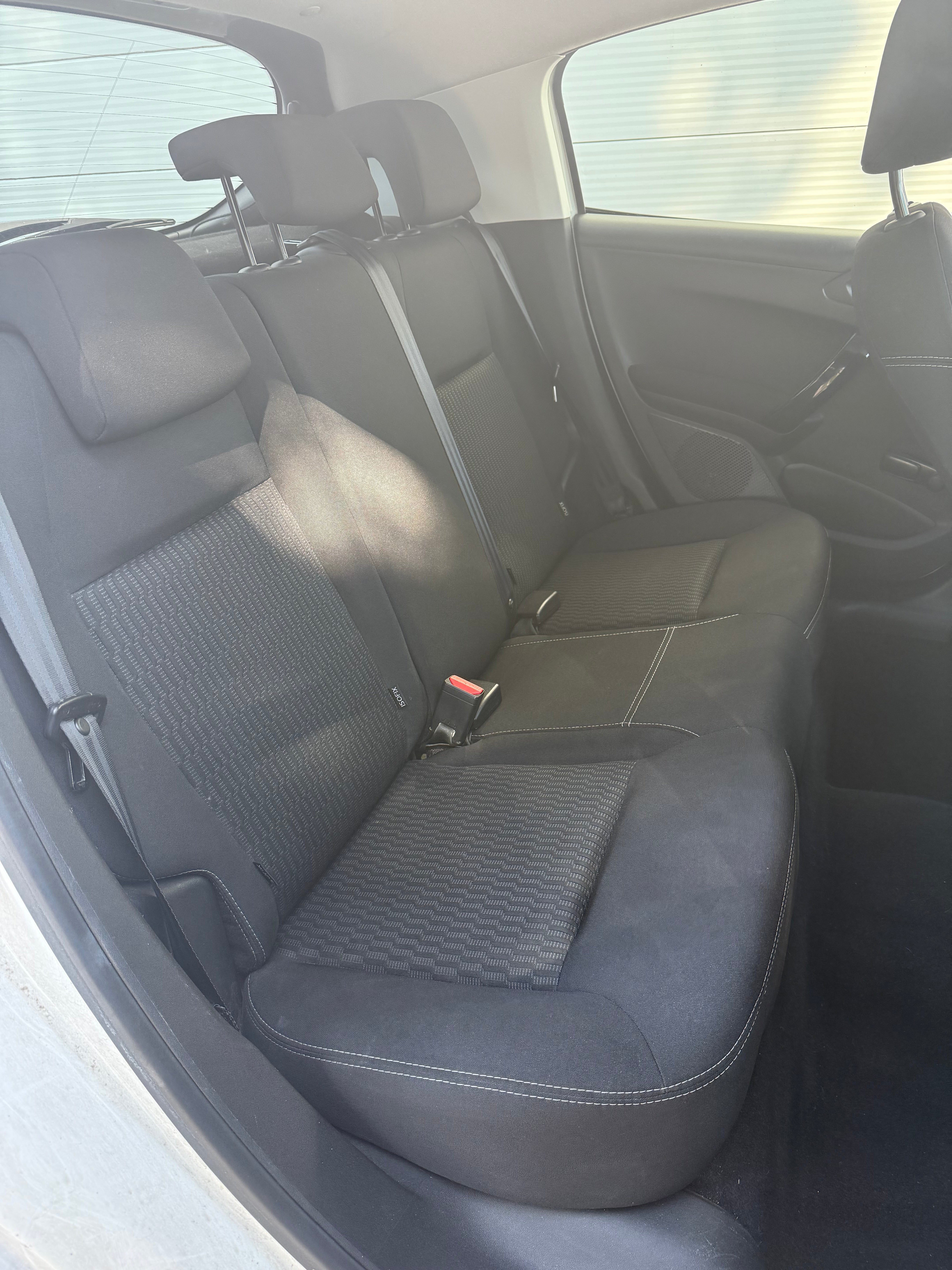 Peugeot 208 1.2 PureTech 82CH Peugeot 208 1.2 PureTech 82CH