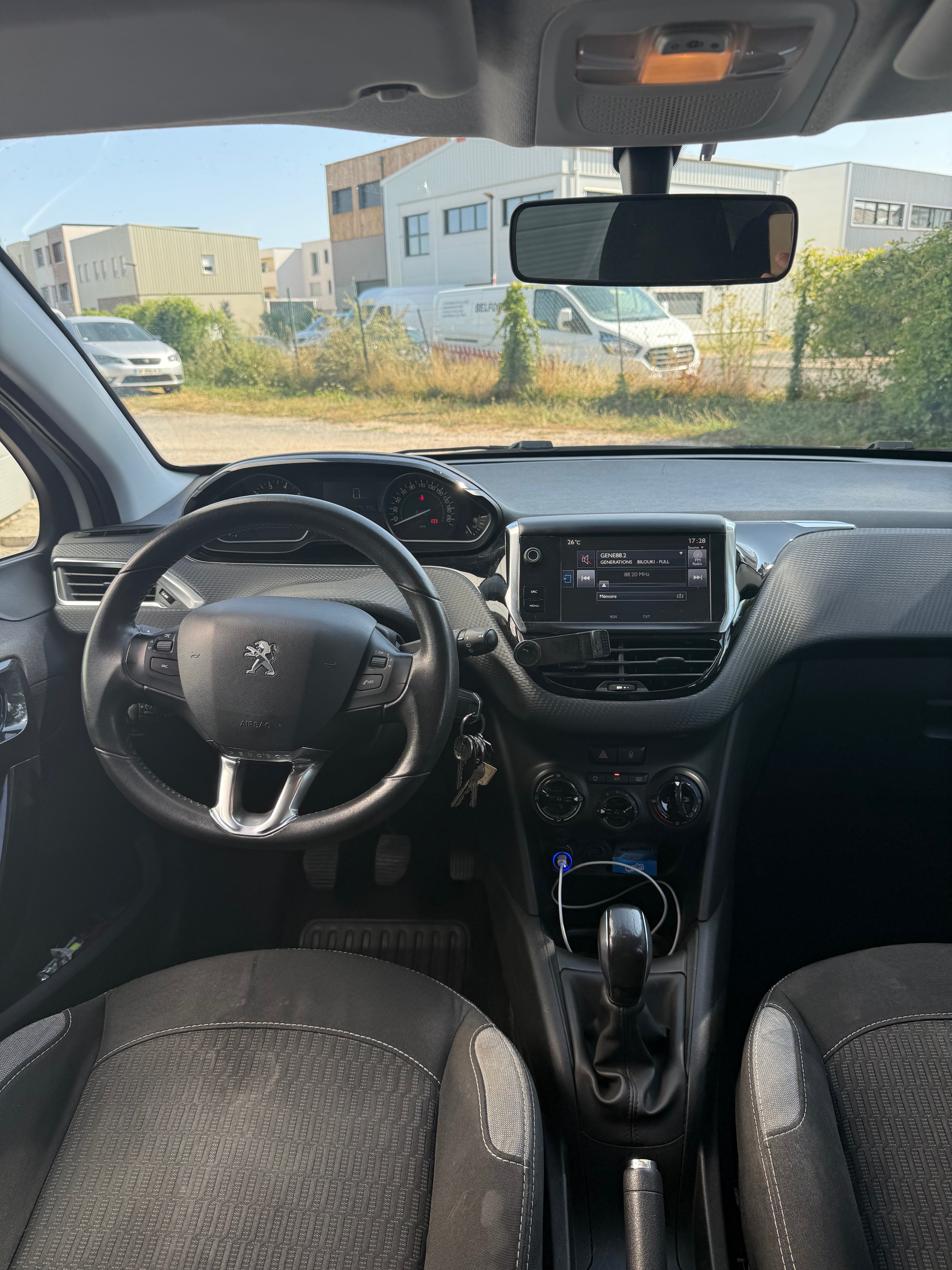 Peugeot 208 1.2 PureTech 82CH Peugeot 208 1.2 PureTech 82CH