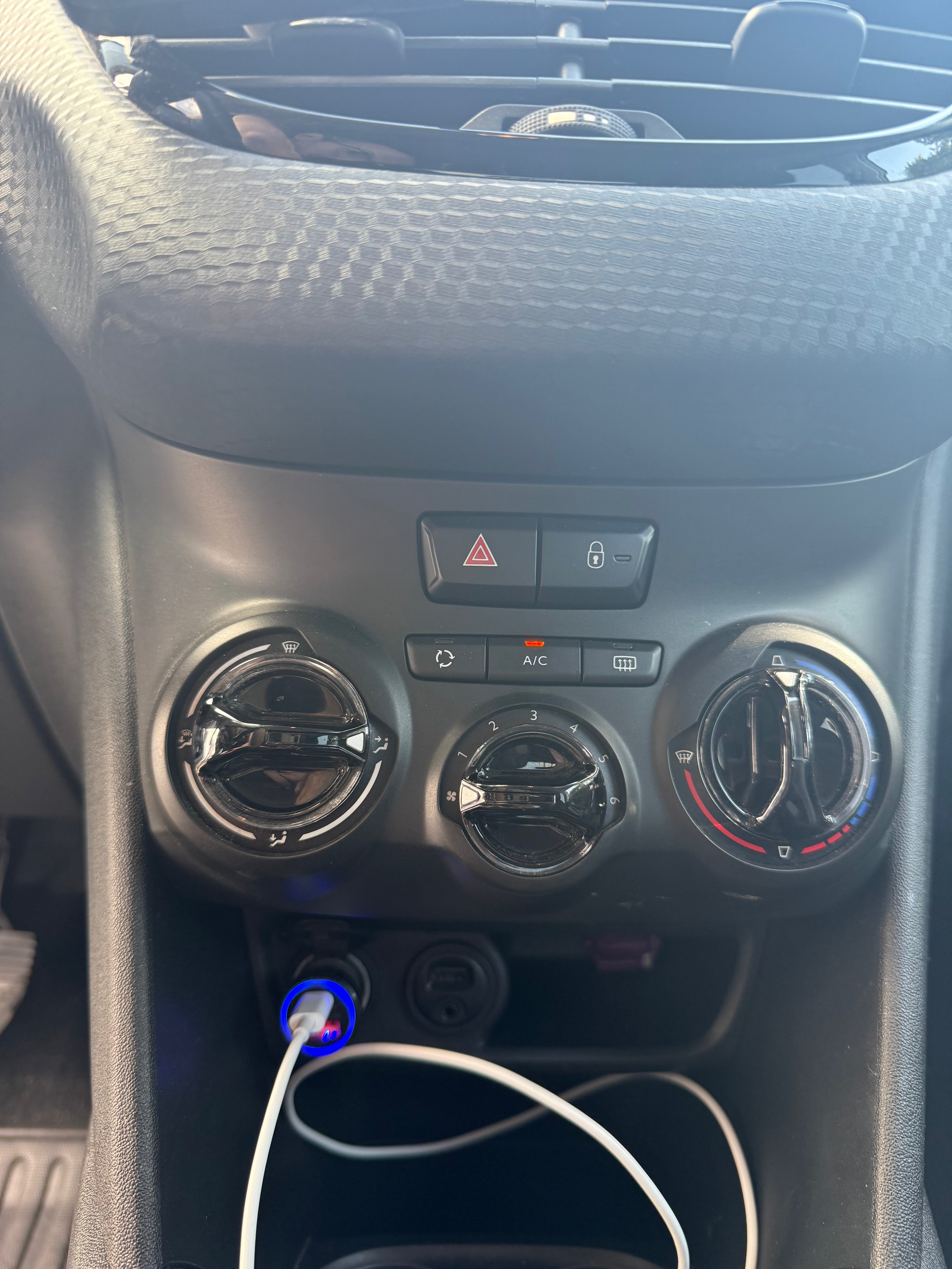 Peugeot 208 1.2 PureTech 82CH Peugeot 208 1.2 PureTech 82CH