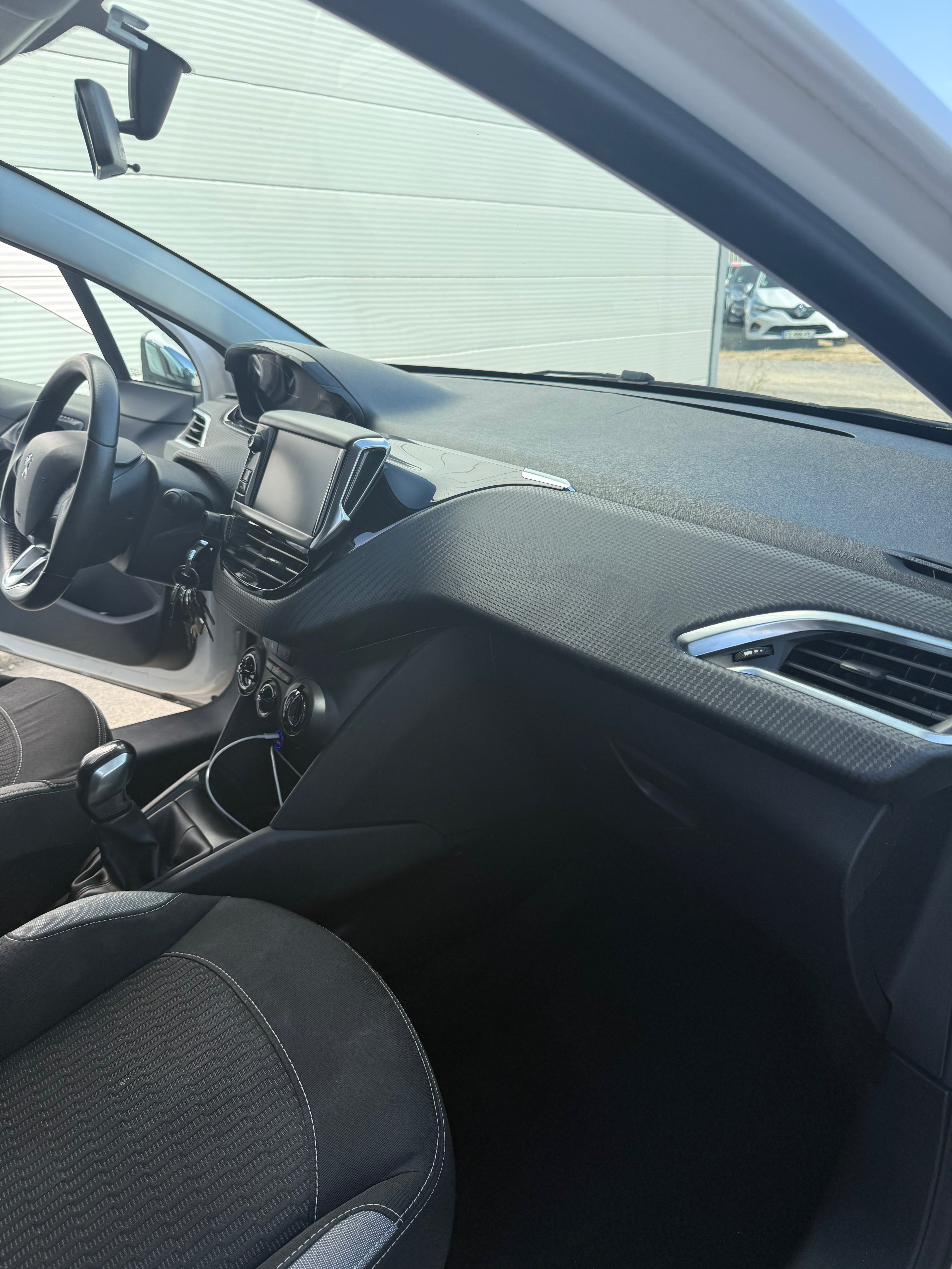Peugeot 208 1.2 PureTech 82CH Peugeot 208 1.2 PureTech 82CH