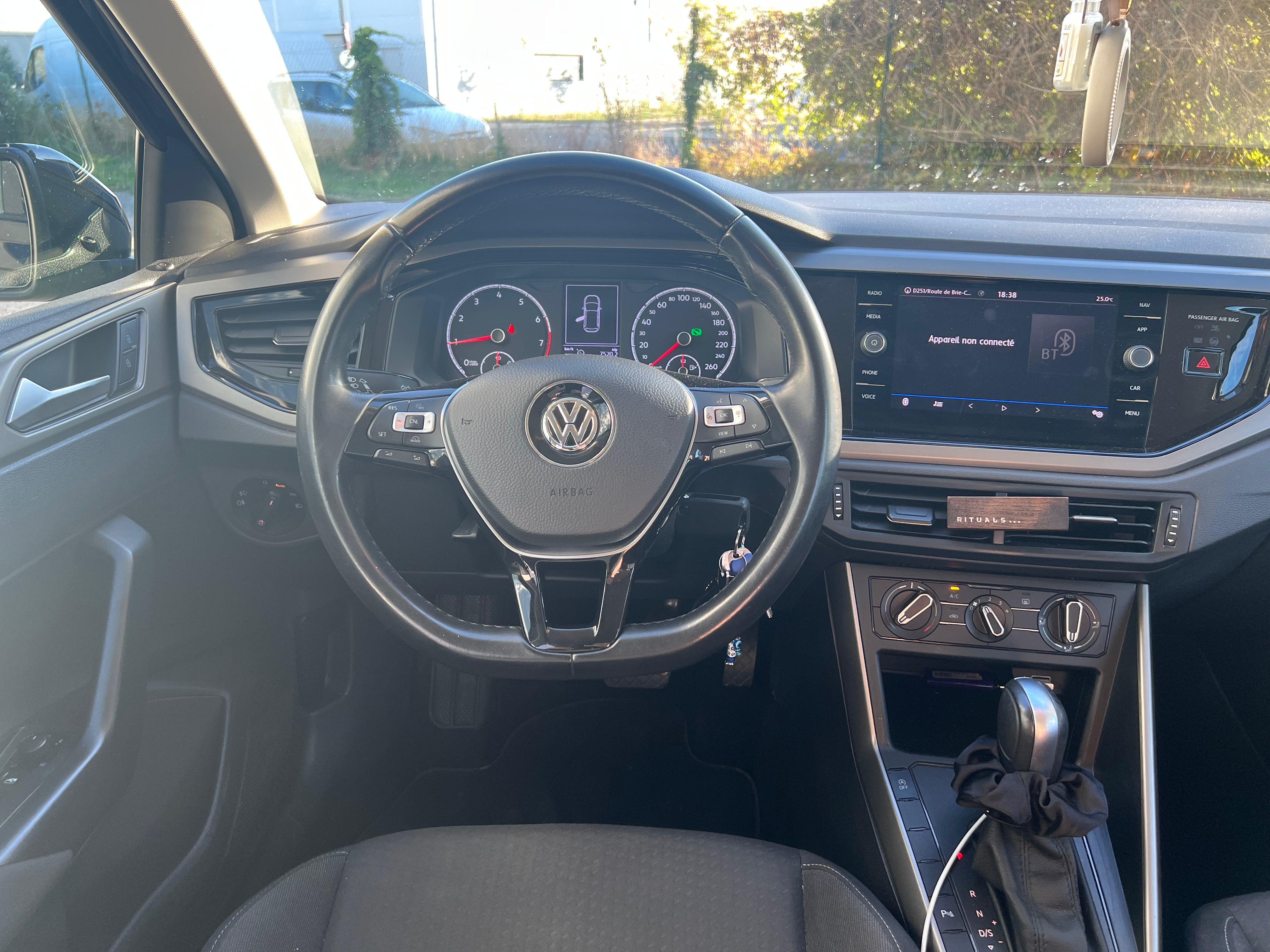 Volkswagen Polo 1.0 TSI 95 LOUNGE BUSINESS Volkswagen Polo 1.0 TSI 95 LOUNGE BUSINESS