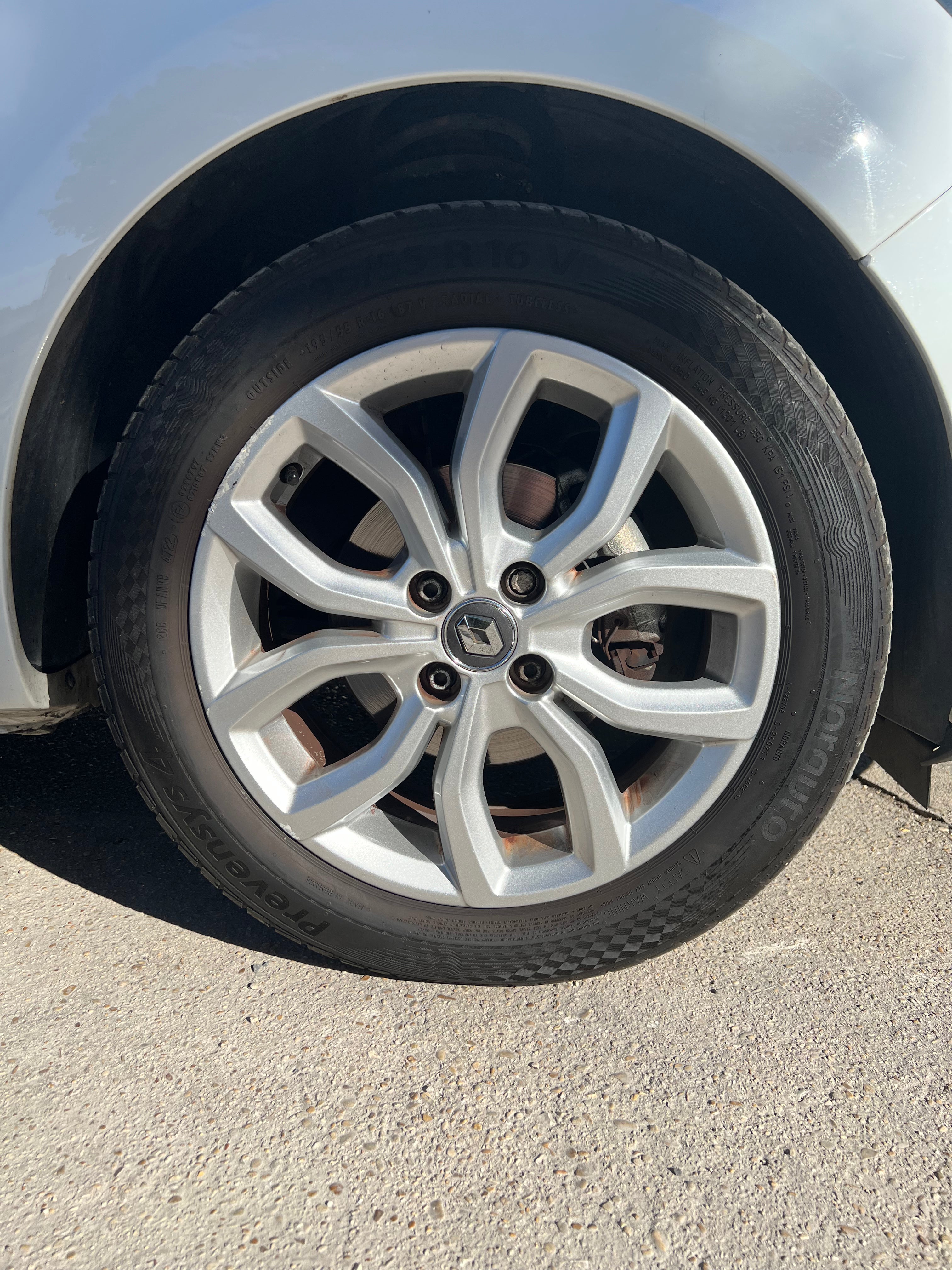 RENAULT Clio 0.9 TCE 90 ENERGY INTENS RENAULT Clio 0.9 TCE 90 ENERGY INTENS