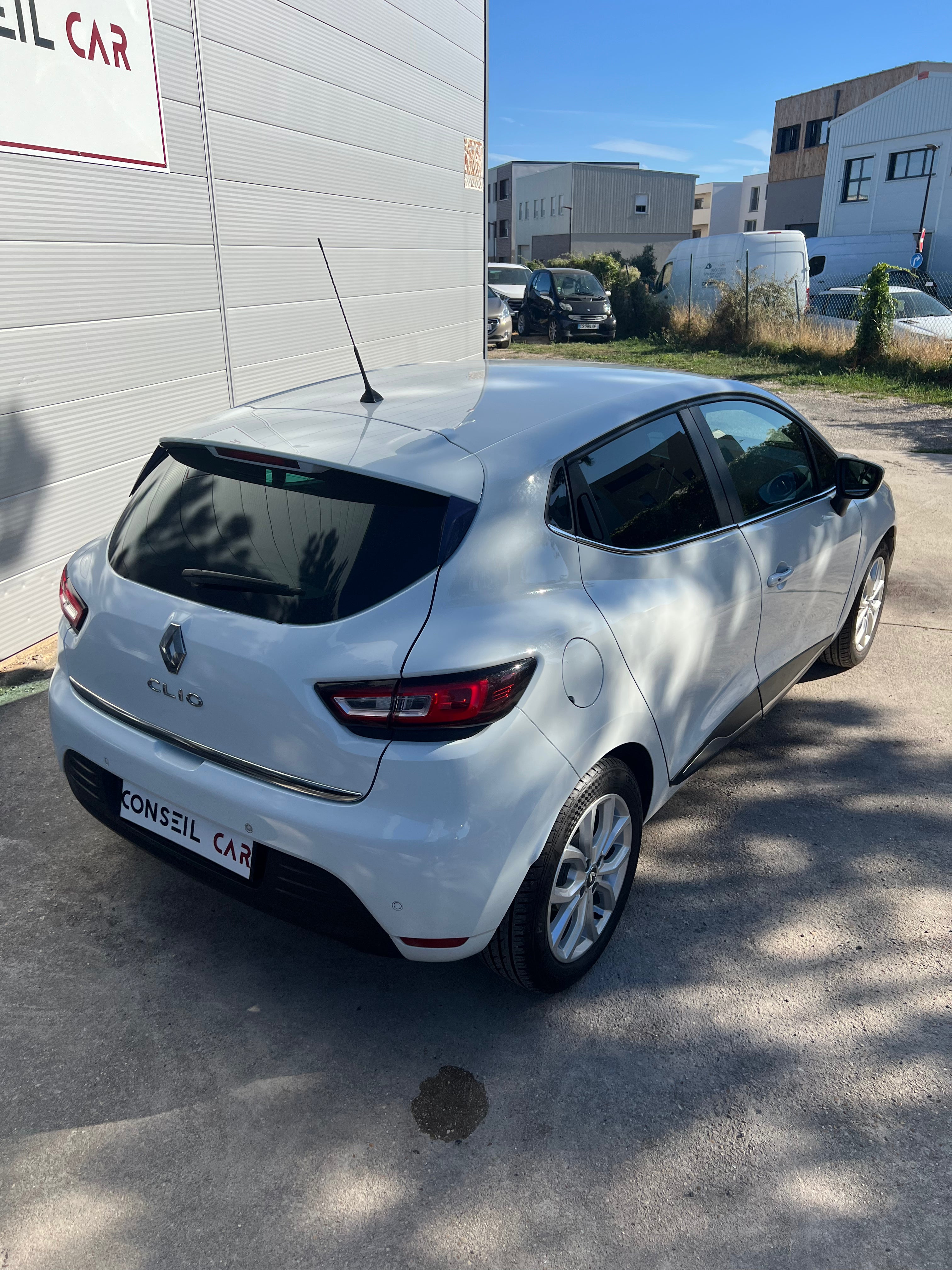 RENAULT Clio 0.9 TCE 90 ENERGY INTENS RENAULT Clio 0.9 TCE 90 ENERGY INTENS
