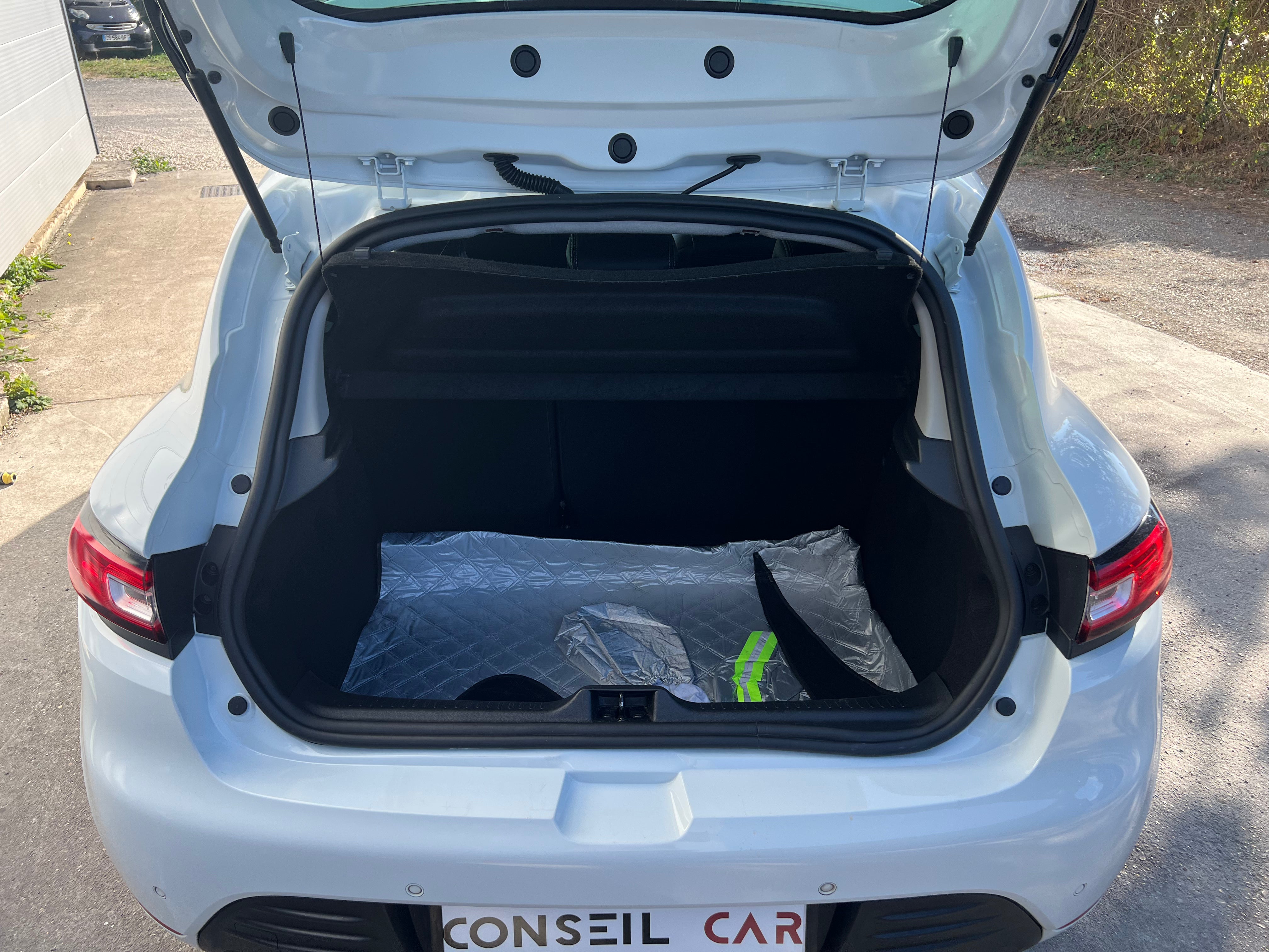 RENAULT Clio 0.9 TCE 90 ENERGY INTENS RENAULT Clio 0.9 TCE 90 ENERGY INTENS