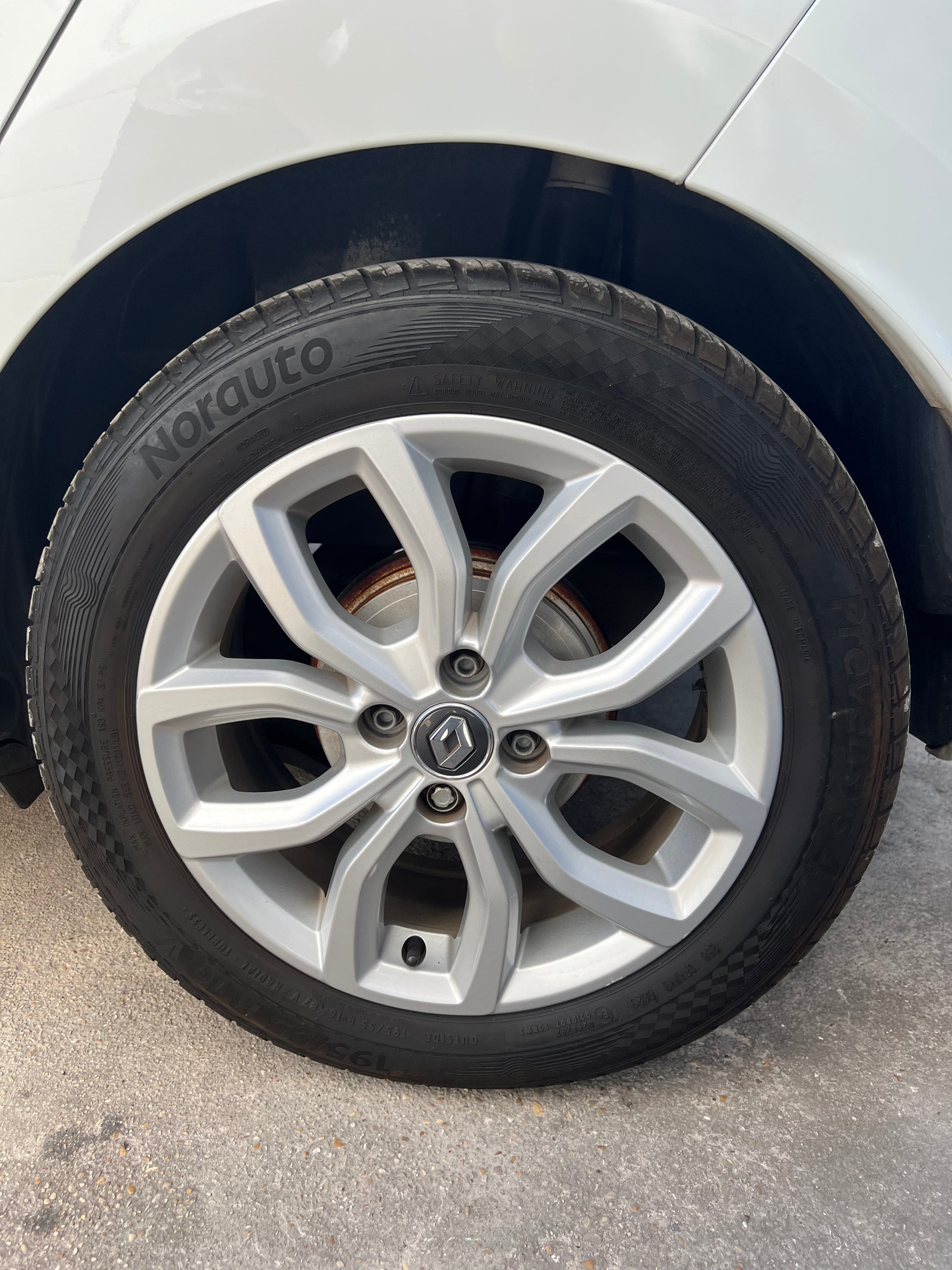 RENAULT Clio 0.9 TCE 90 ENERGY INTENS RENAULT Clio 0.9 TCE 90 ENERGY INTENS