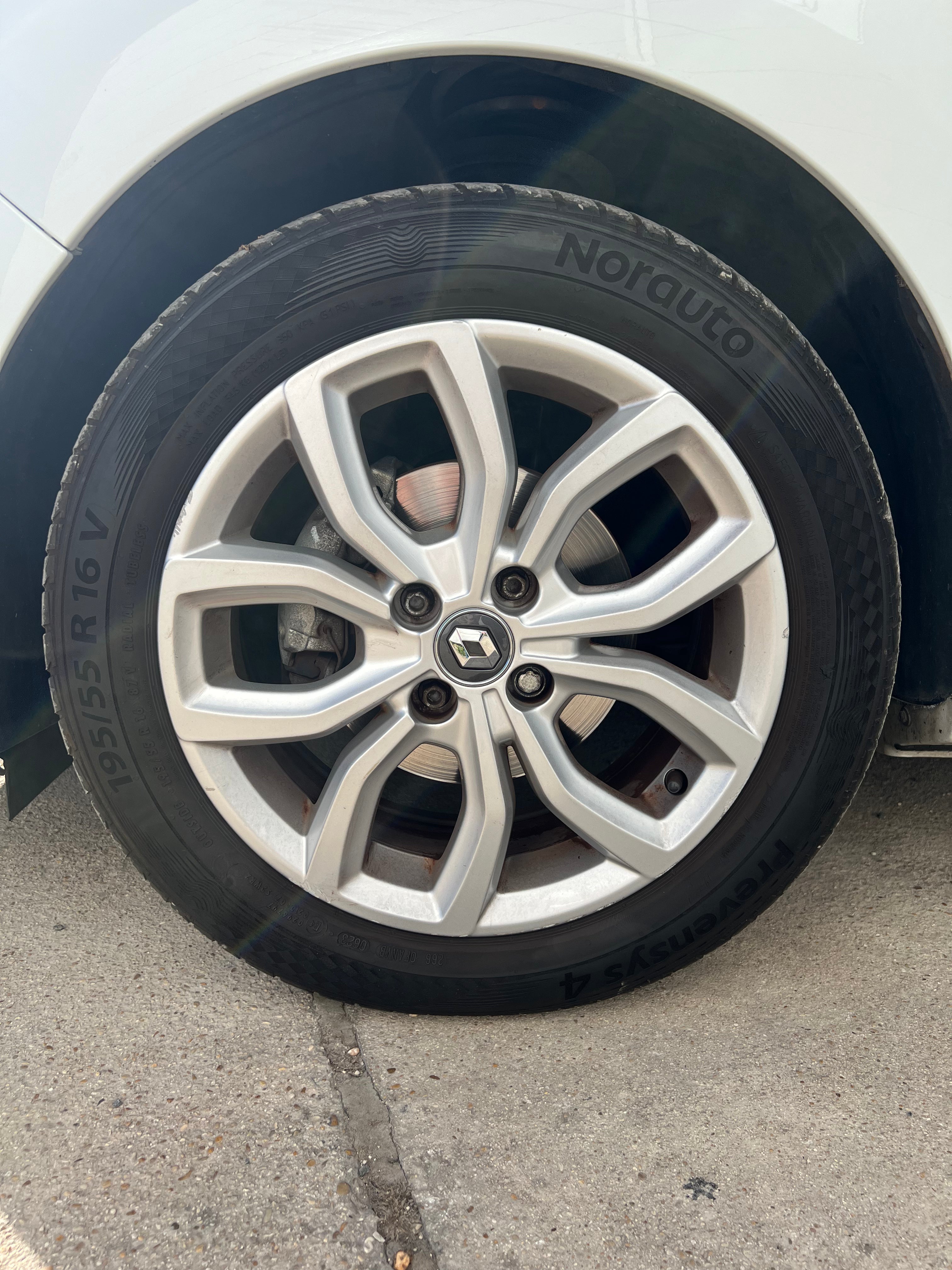 RENAULT Clio 0.9 TCE 90 ENERGY INTENS RENAULT Clio 0.9 TCE 90 ENERGY INTENS