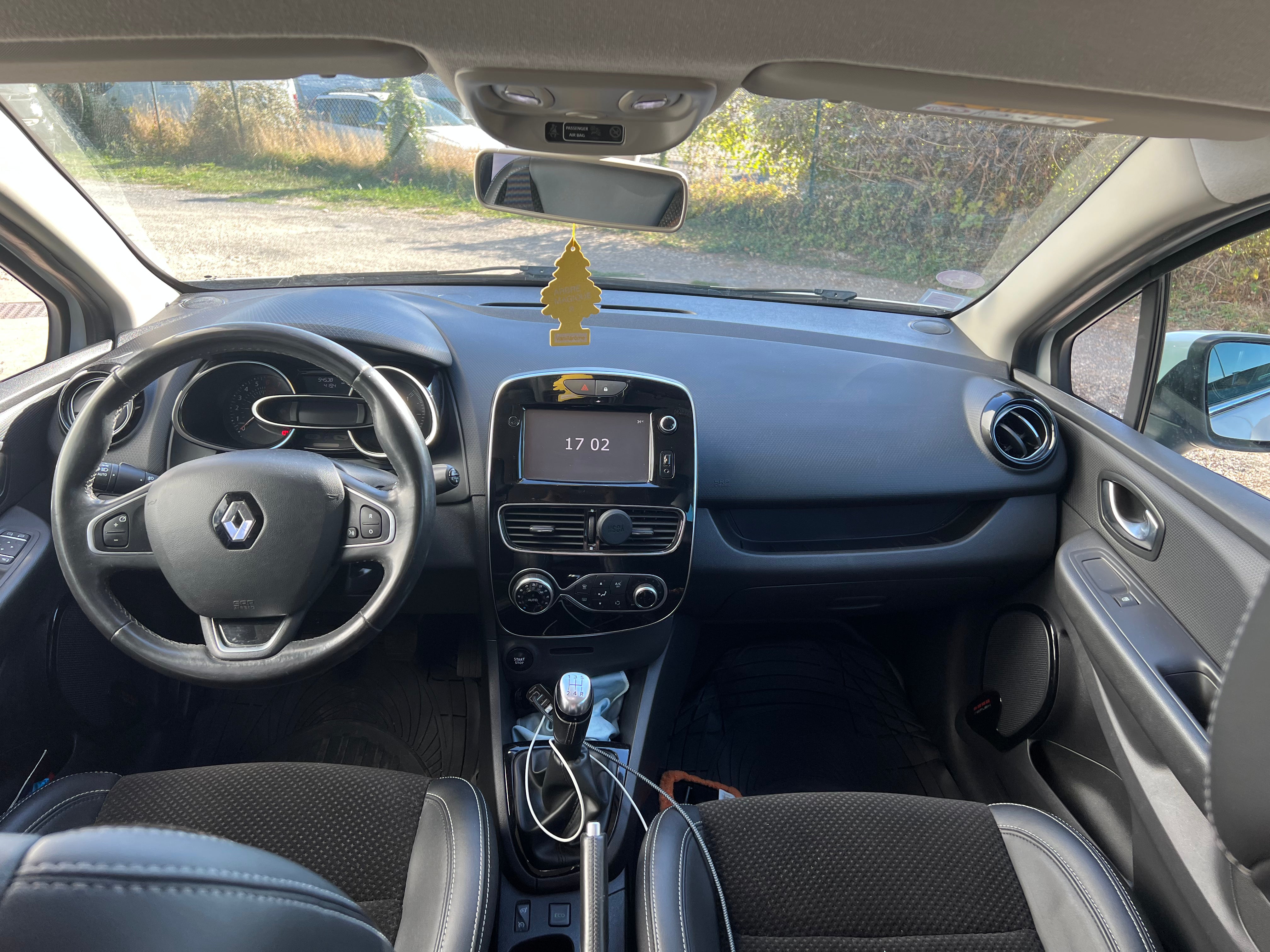 RENAULT Clio 0.9 TCE 90 ENERGY INTENS RENAULT Clio 0.9 TCE 90 ENERGY INTENS